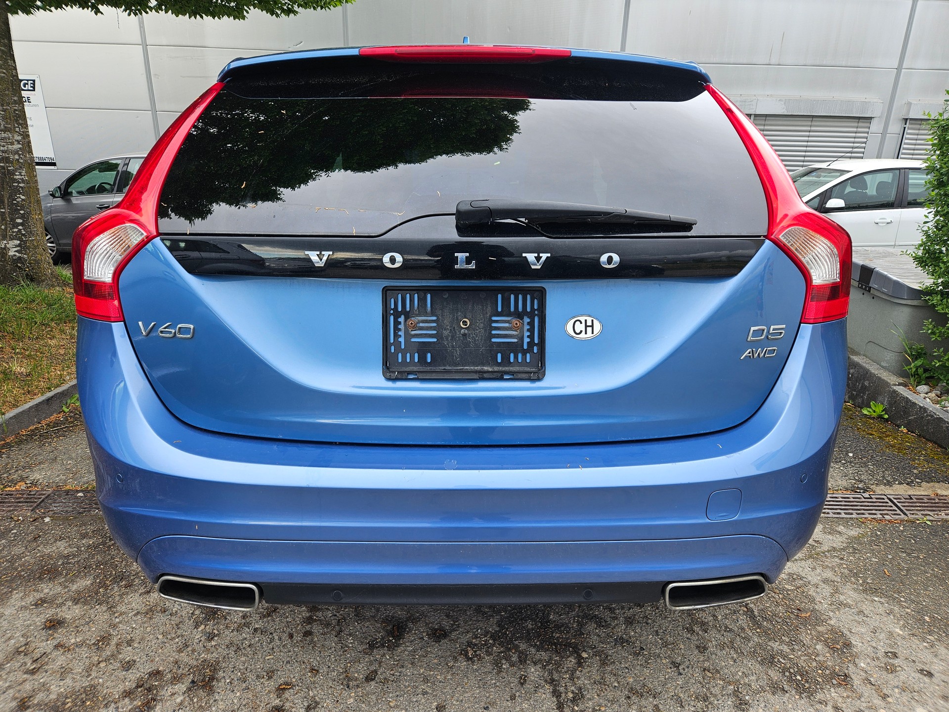 VOLVO V60 D5 AWD Summum Geartronic-image-2