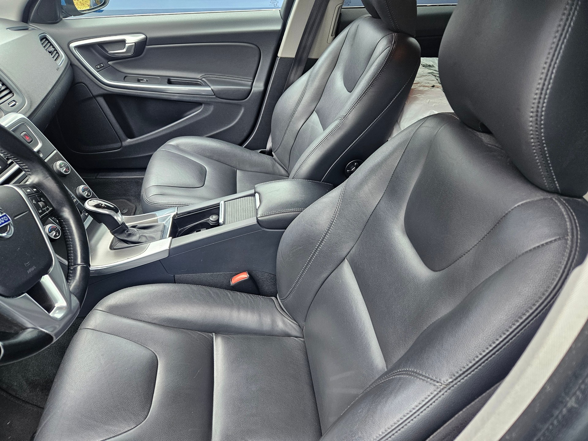 VOLVO V60 D5 AWD Summum Geartronic-image-6