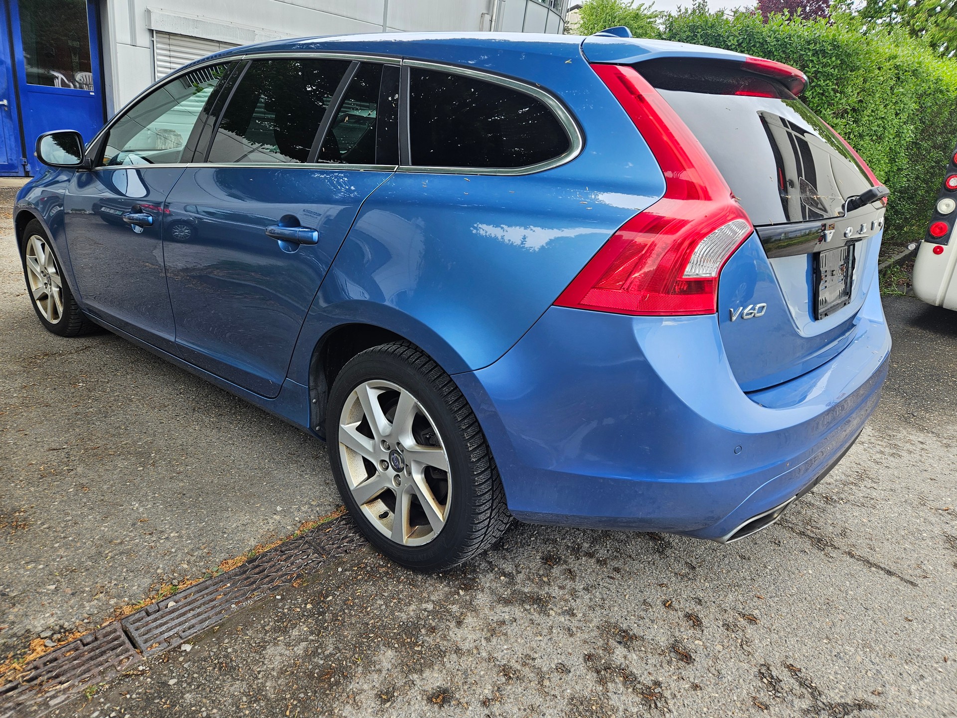 VOLVO V60 D5 AWD Summum Geartronic-image-4