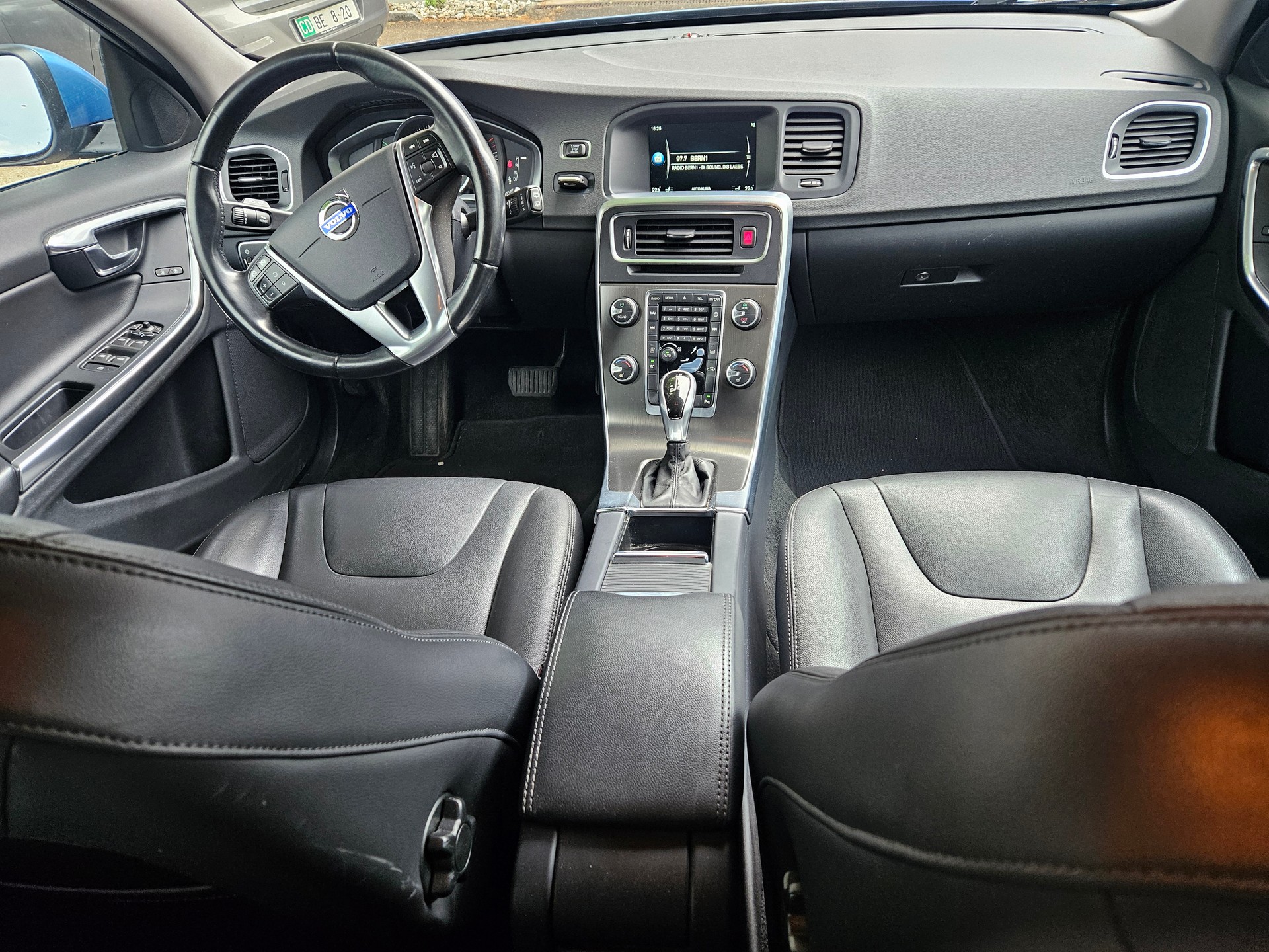 VOLVO V60 D5 AWD Summum Geartronic-image-9
