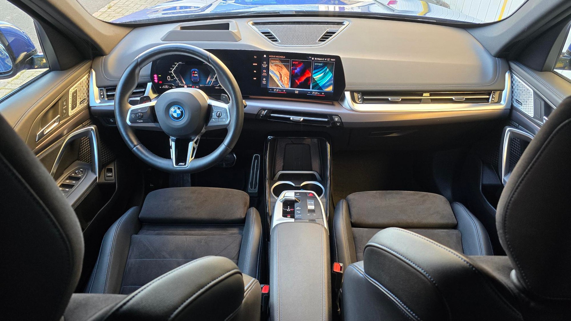 BMW X1 xDrive 30e M Sport-image-12