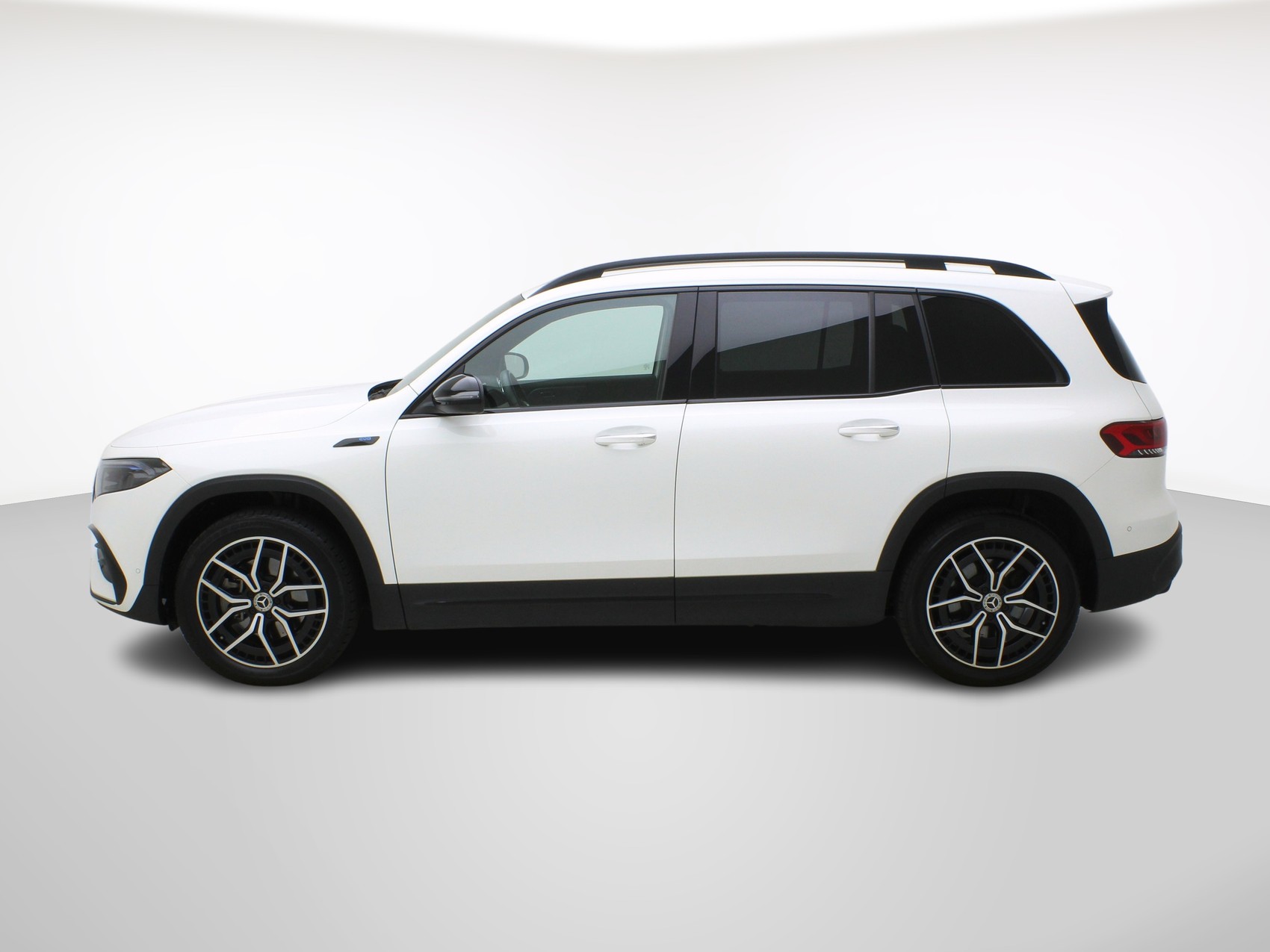 MERCEDES-BENZ EQB 300 AMG Line 4Matic-showroom-element-2