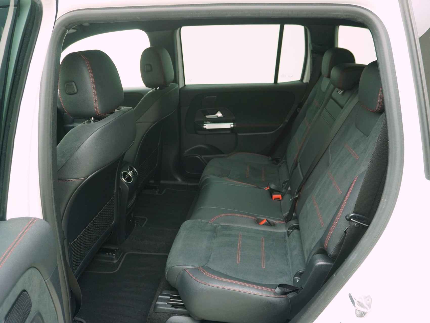 MERCEDES-BENZ EQB 300 AMG Line 4Matic-image-9