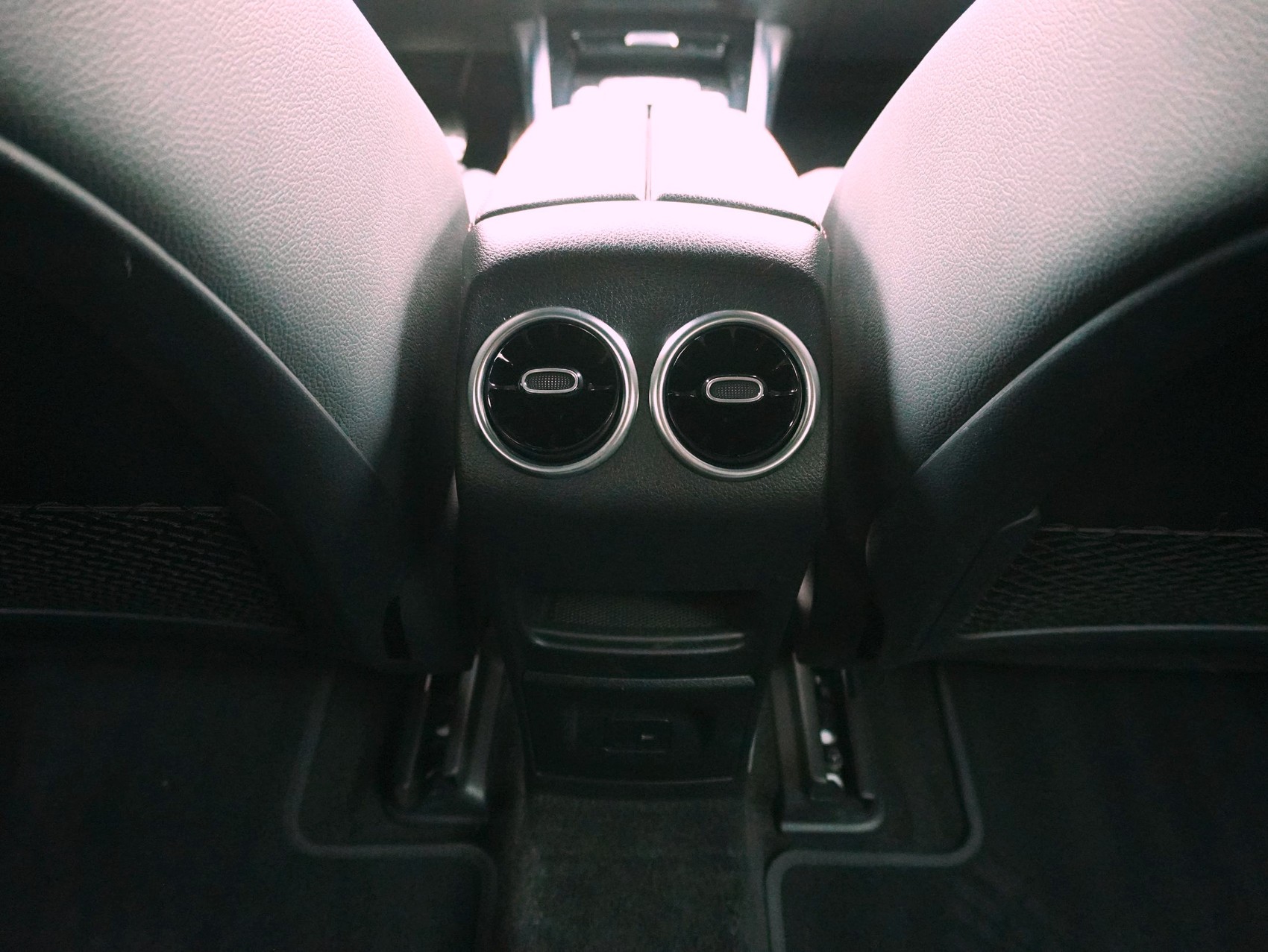 MERCEDES-BENZ EQB 300 AMG Line 4Matic-image-10