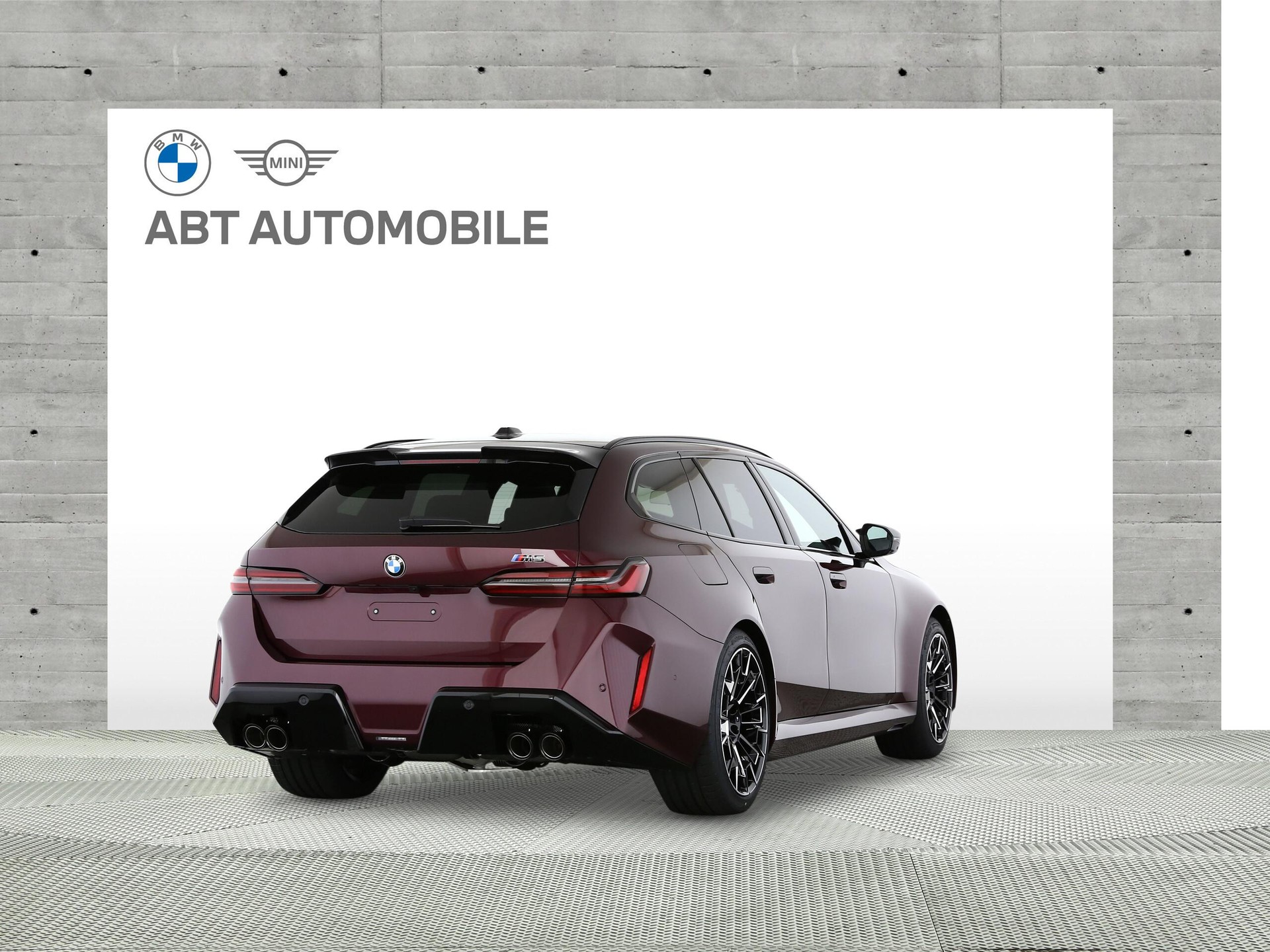BMW M5 xDrive Touring-showroom-element-2