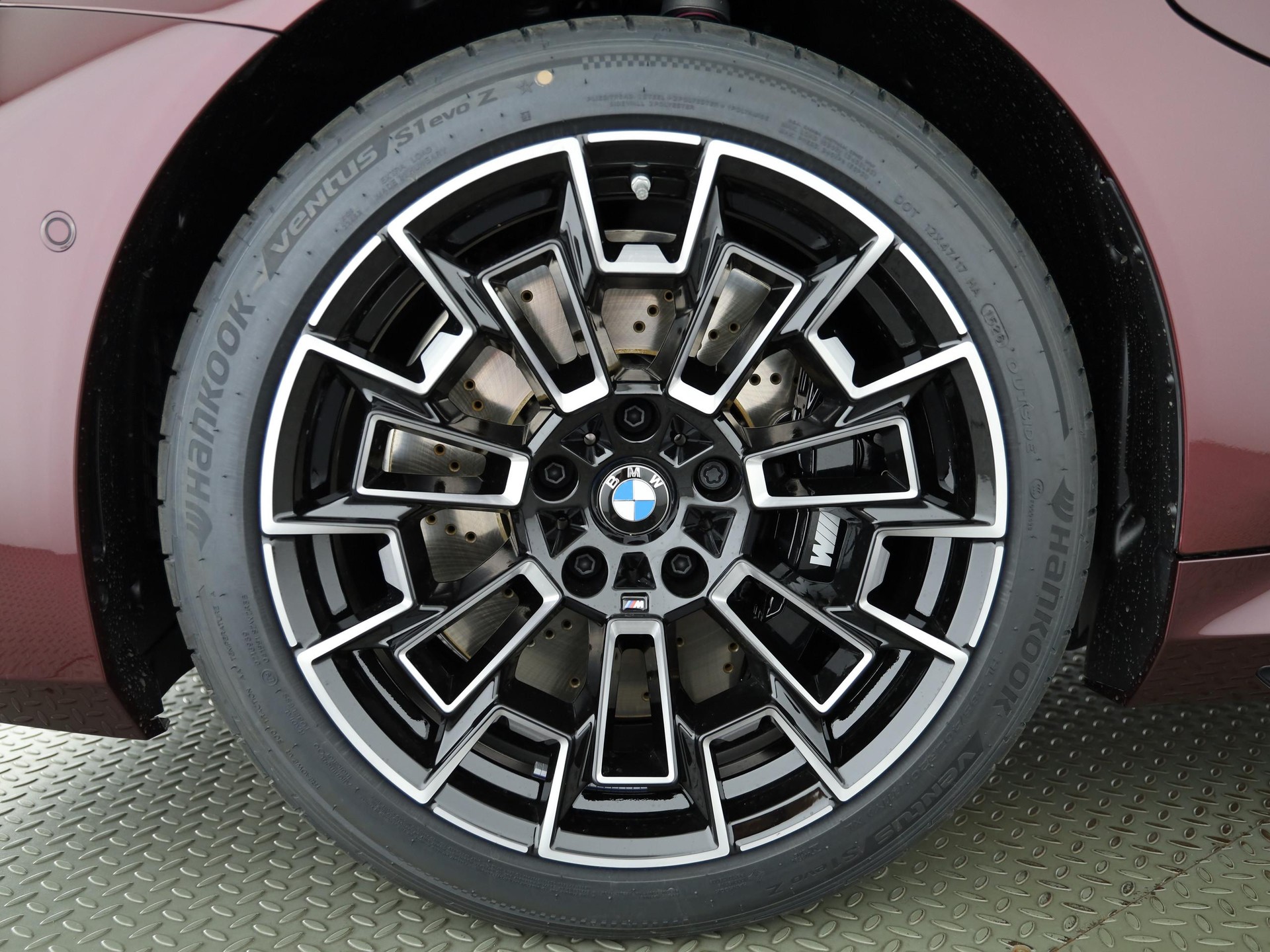BMW M5 xDrive Touring-showroom-element-3