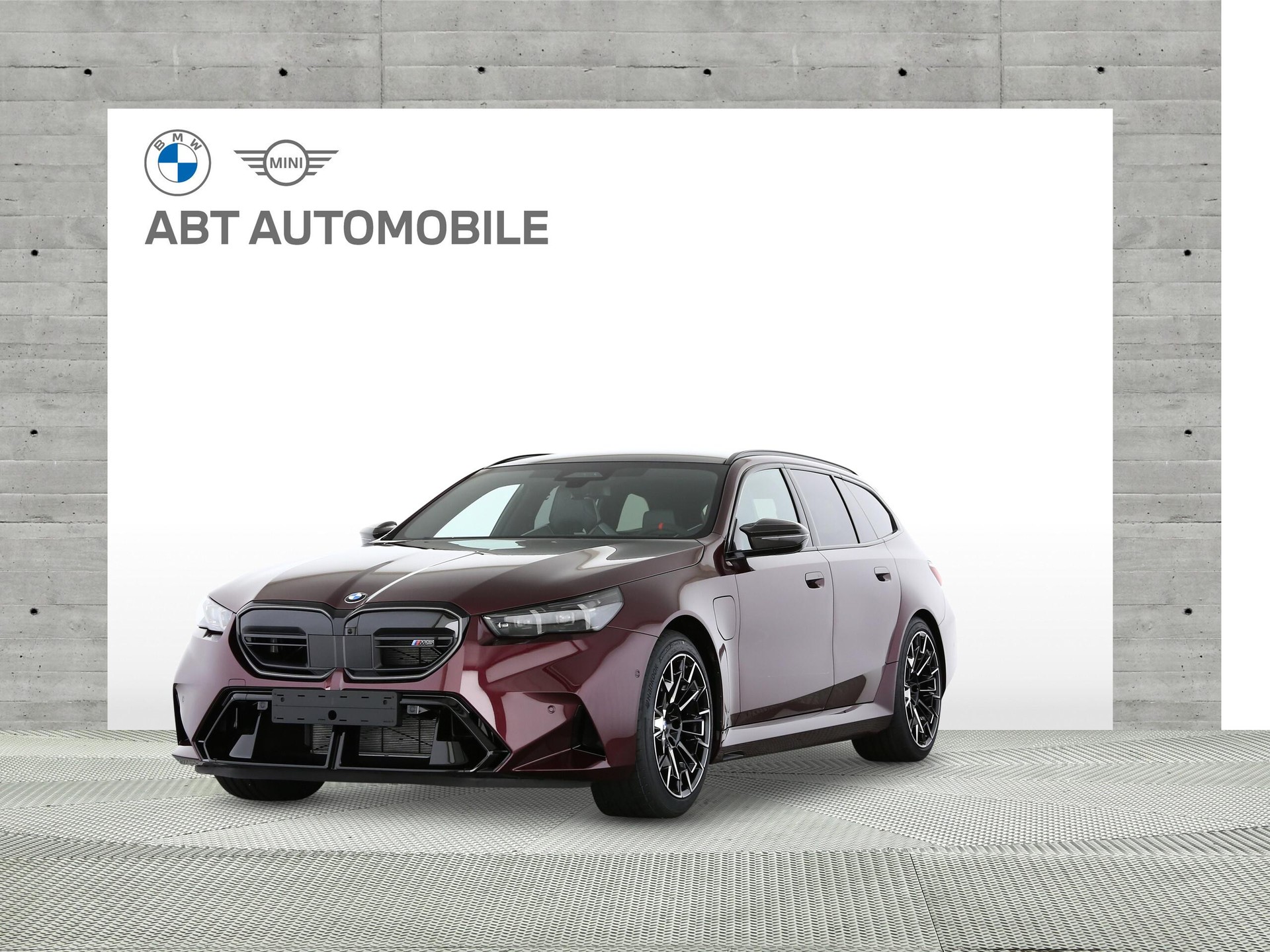 BMW M5 xDrive Touring-showroom-element-1