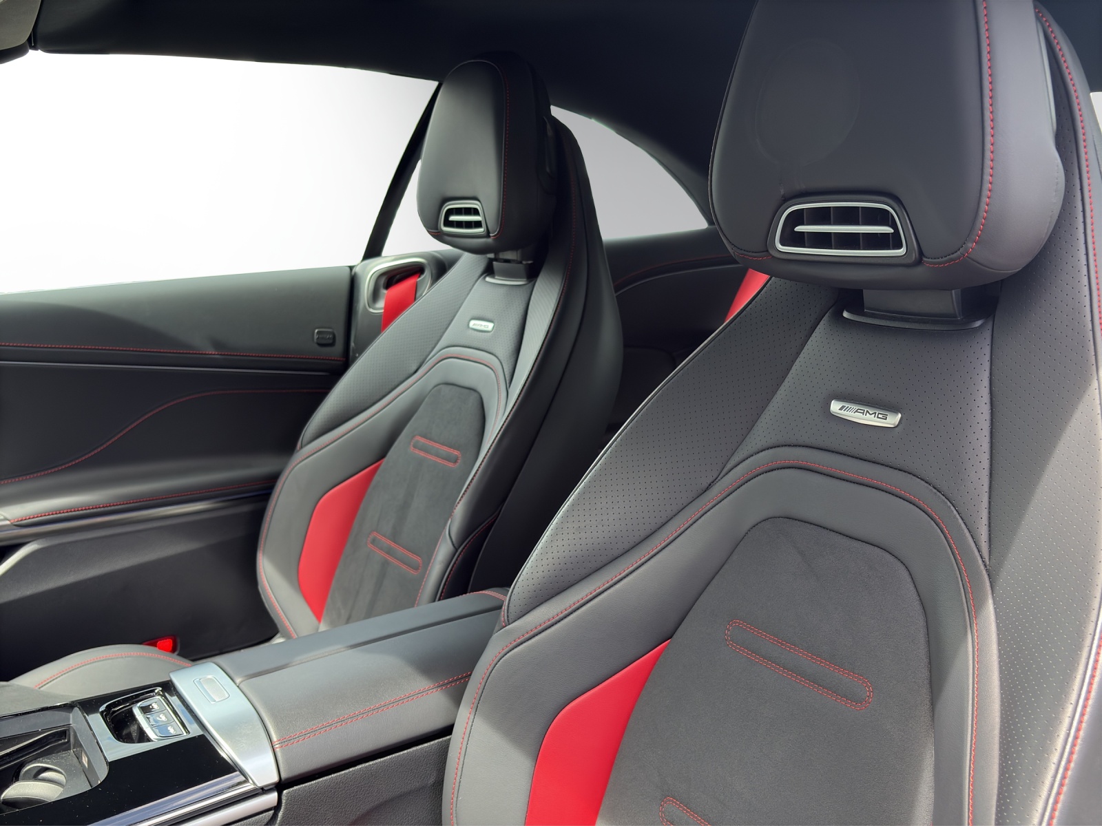 MERCEDES-BENZ CLE AMG 53 Cabrio 4Matic+ 9G-Tronic-image-8