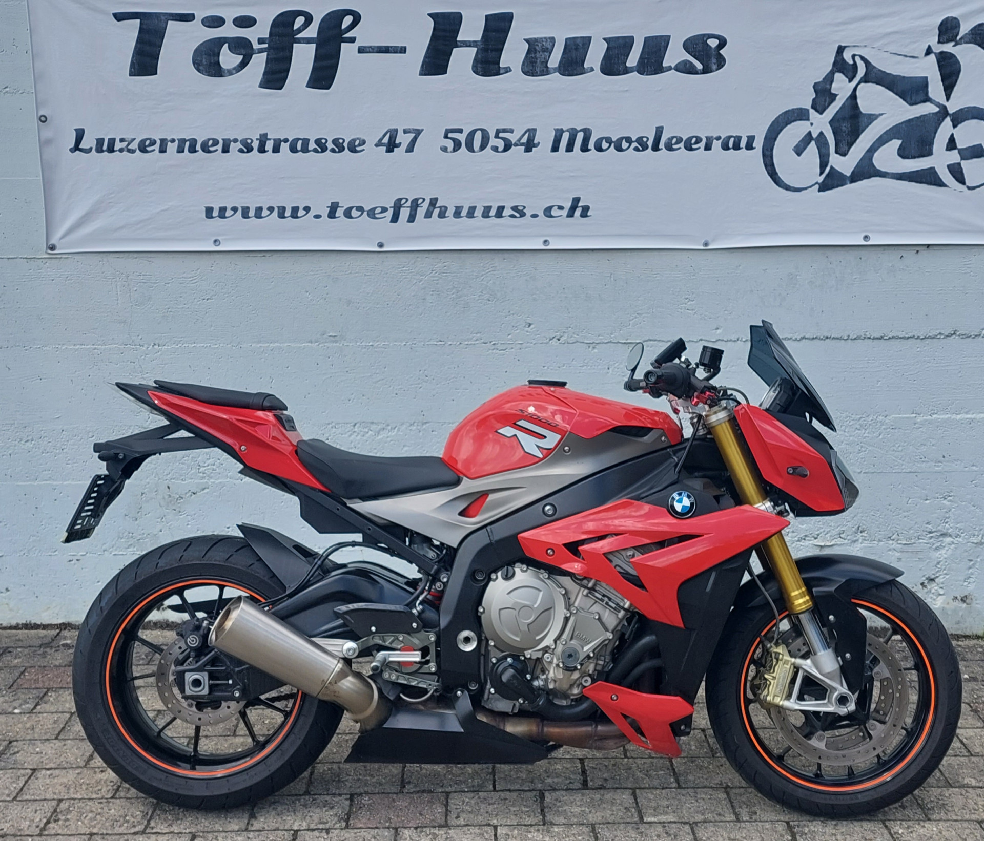 BMW S 1000 R-showroom-element-1