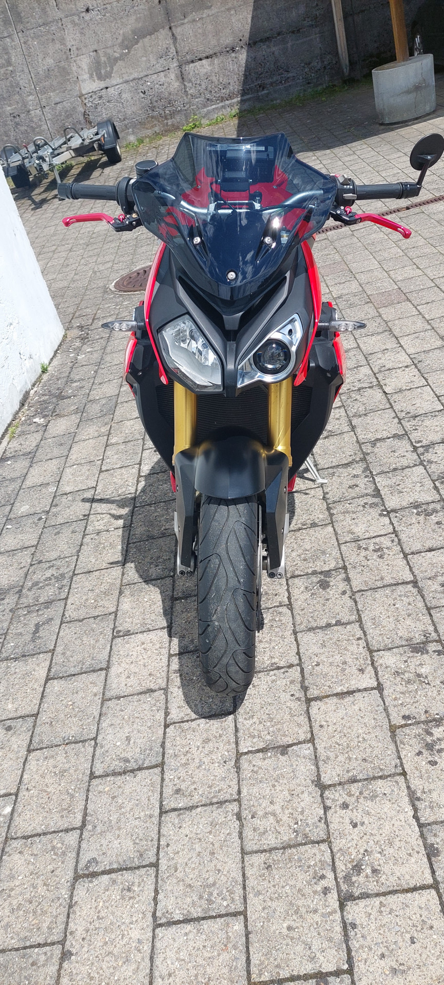 BMW S 1000 R-showroom-element-3