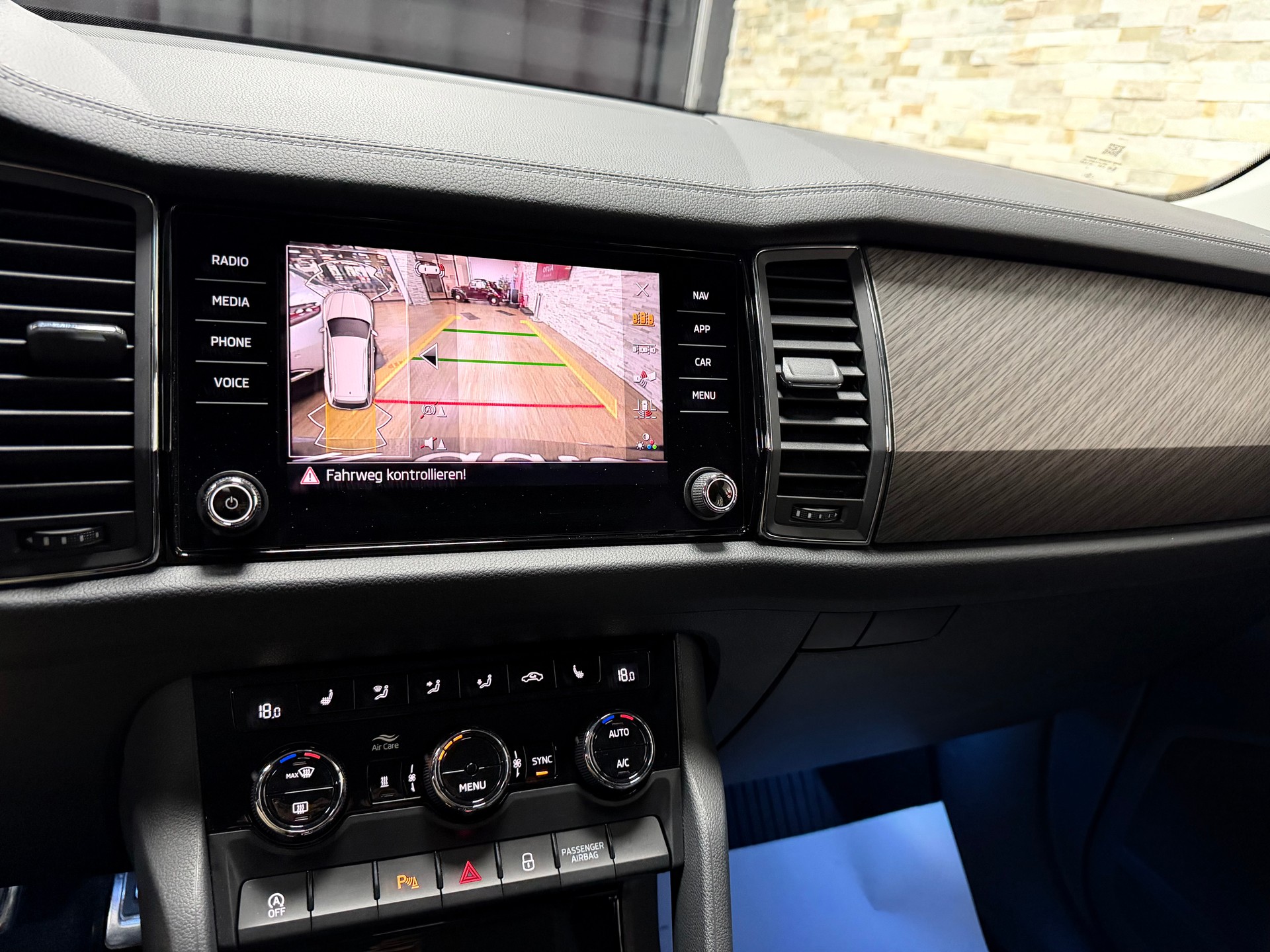 SKODA Kodiaq 2.0 TDI CR Style 4x4 DSG-image-16