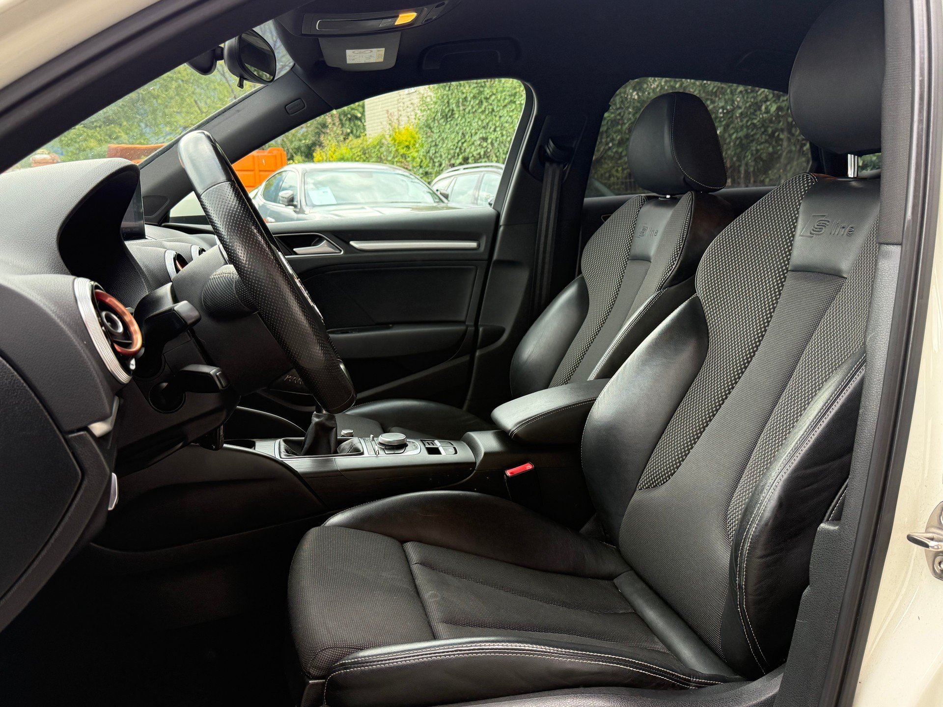 AUDI A3 Limousine 2.0 TDI Attraction-image-12