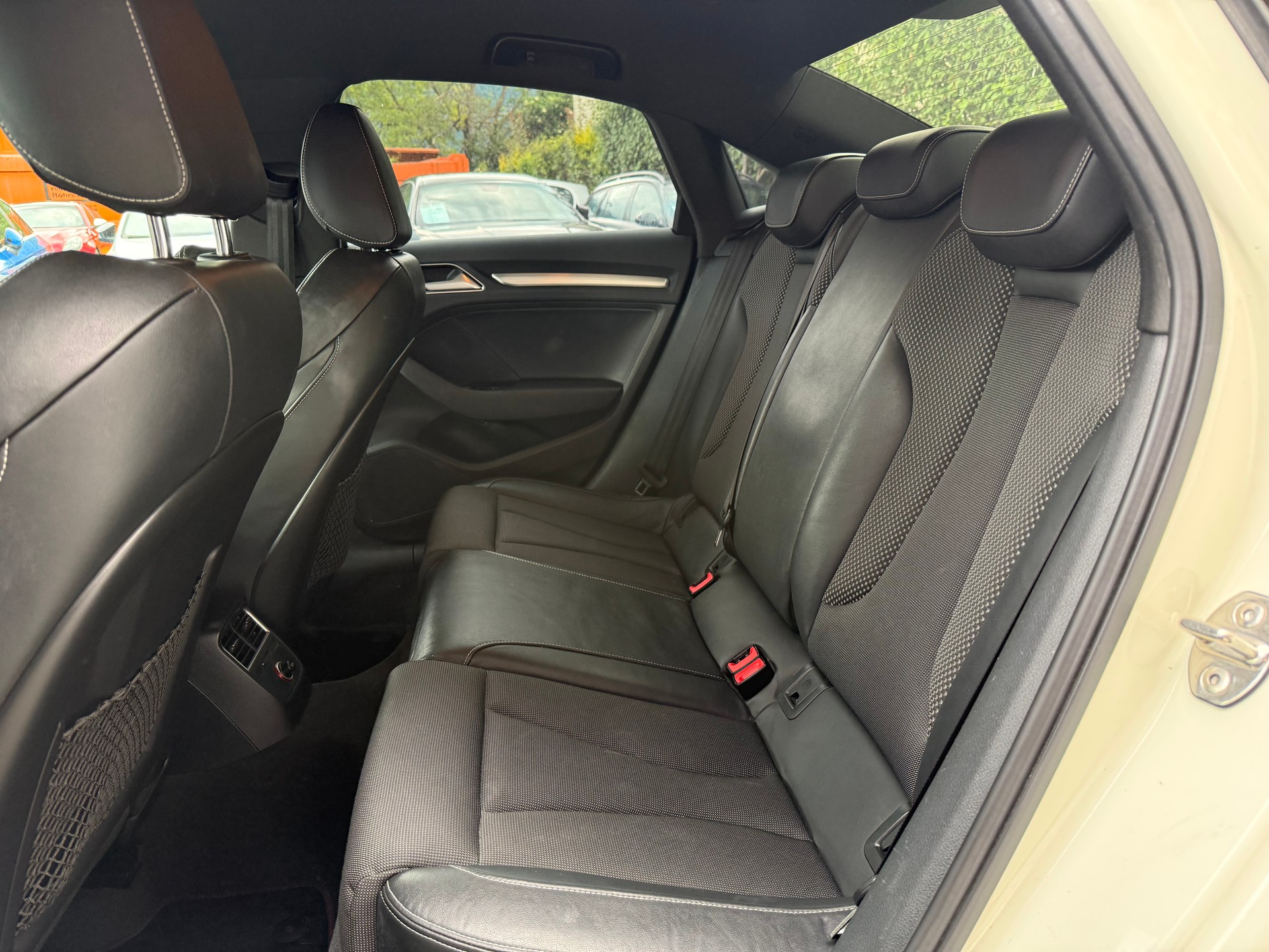 AUDI A3 Limousine 2.0 TDI Attraction-image-9