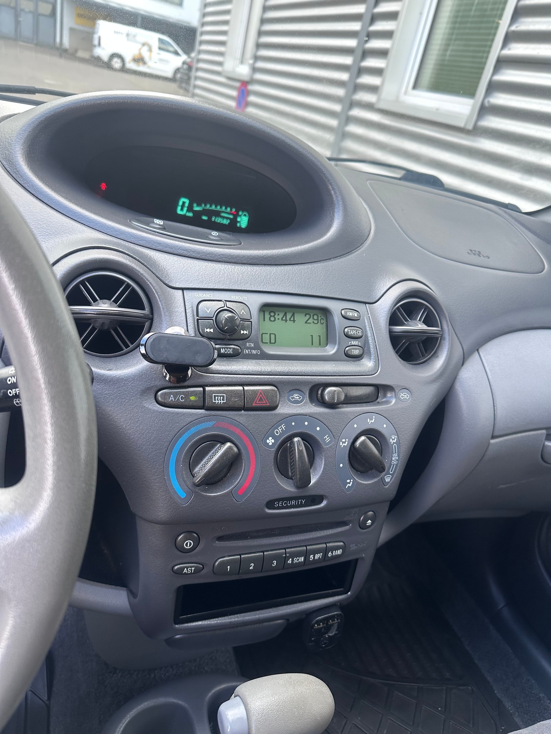 TOYOTA YARIS Automat-image-14