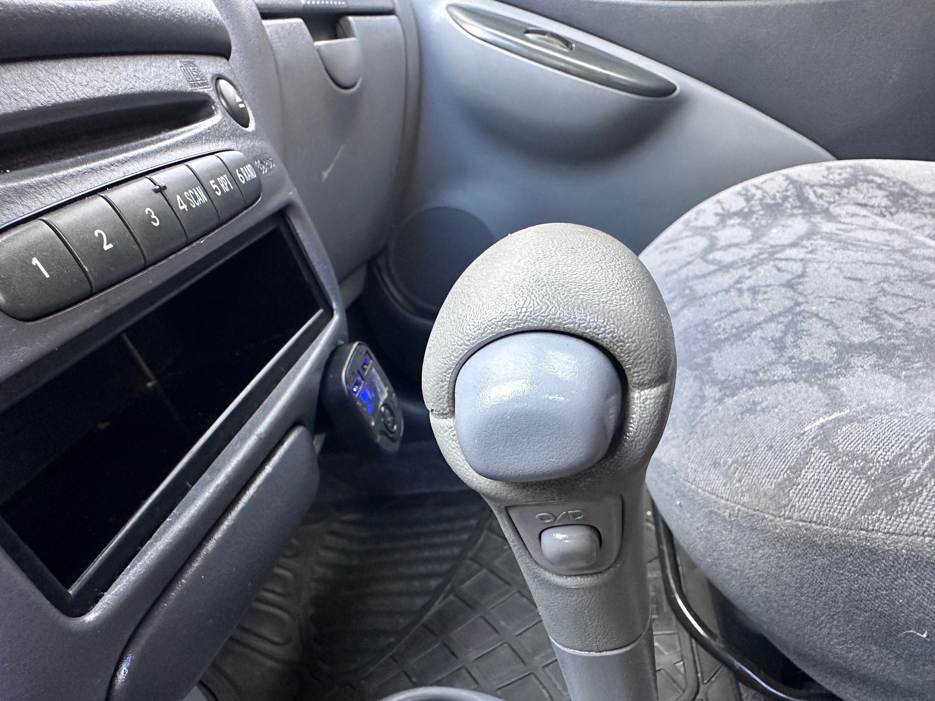 TOYOTA YARIS Automat-image-12