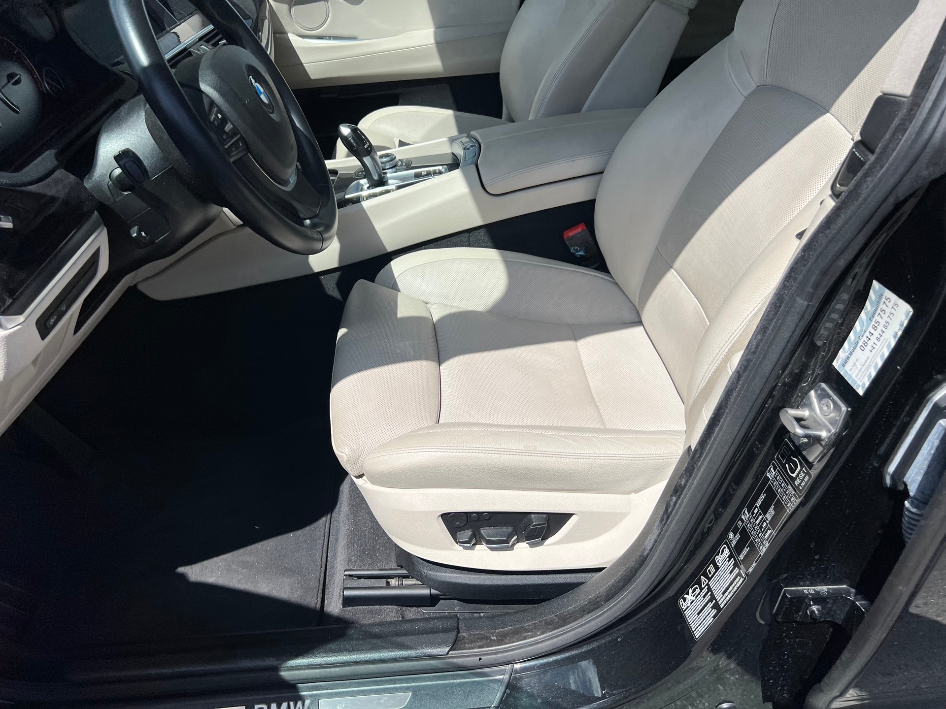 BMW 530d xDrive GT Steptronic *** Navigation * Standheizung * Leder * Sitzbelüftung * Head -Up Display * 8 fachbereift ***-image-13