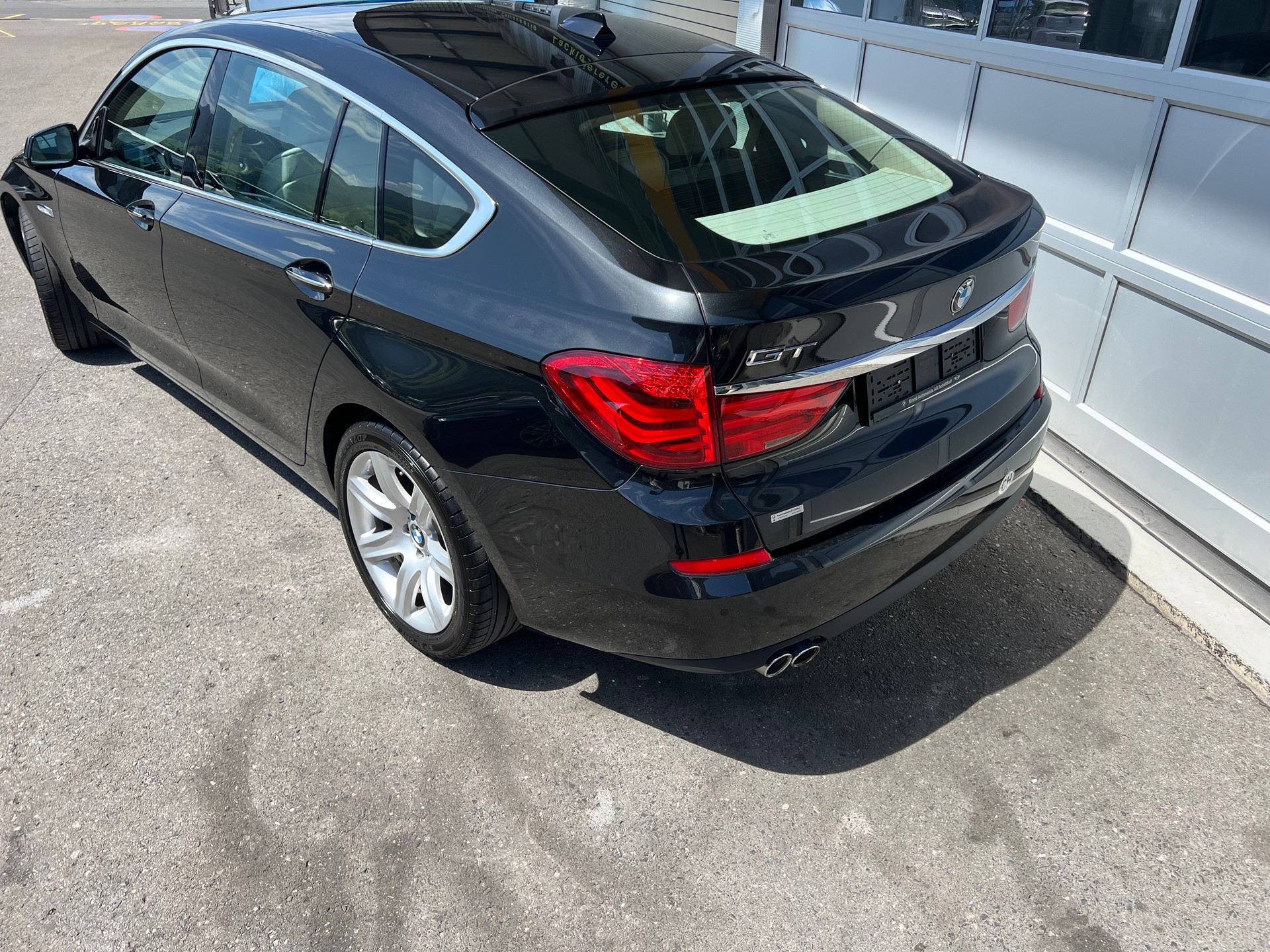 BMW 530d xDrive GT Steptronic *** Navigation * Standheizung * Leder * Sitzbelüftung * Head -Up Display * 8 fachbereift ***-showroom-element-3