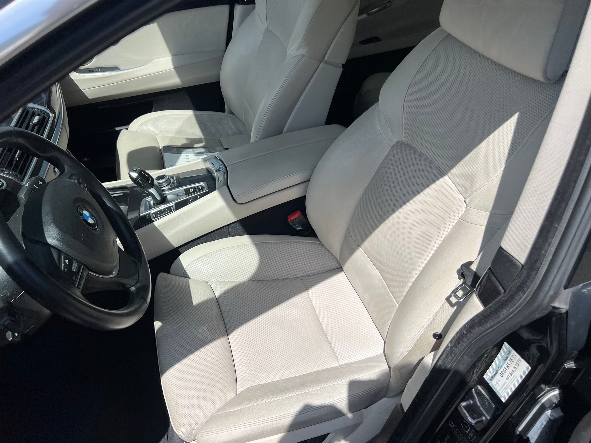 BMW 530d xDrive GT Steptronic *** Navigation * Standheizung * Leder * Sitzbelüftung * Head -Up Display * 8 fachbereift ***-image-12