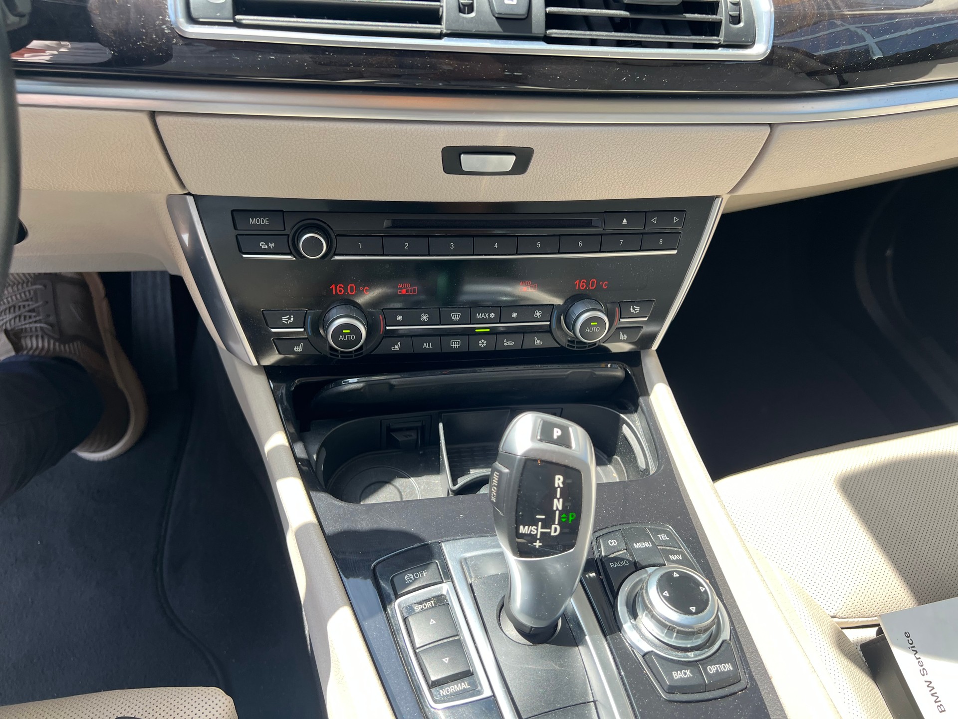 BMW 530d xDrive GT Steptronic *** Navigation * Standheizung * Leder * Sitzbelüftung * Head -Up Display * 8 fachbereift ***-image-17