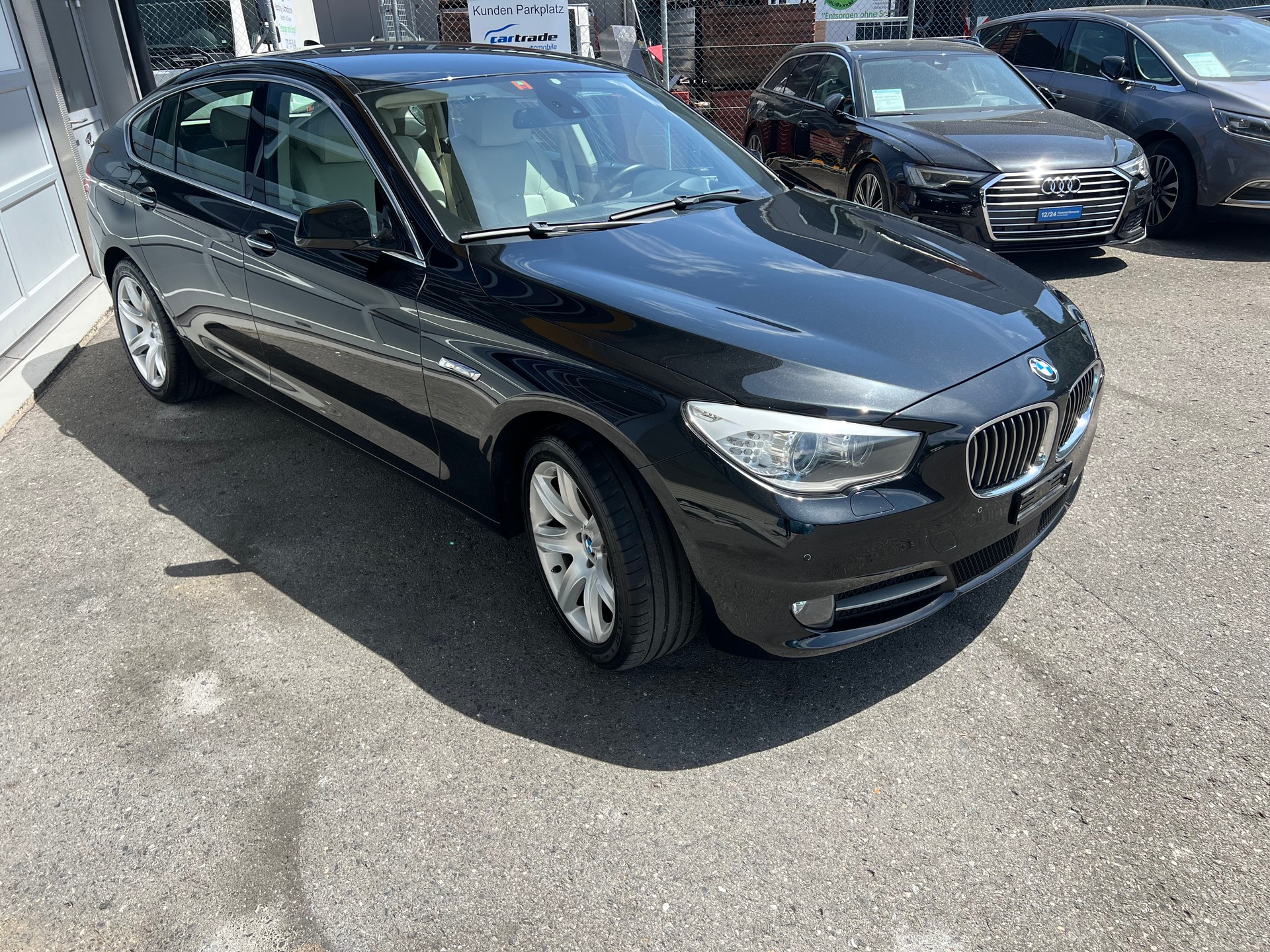 BMW 530d xDrive GT Steptronic *** Navigation * Standheizung * Leder * Sitzbelüftung * Head -Up Display * 8 fachbereift ***-image-7