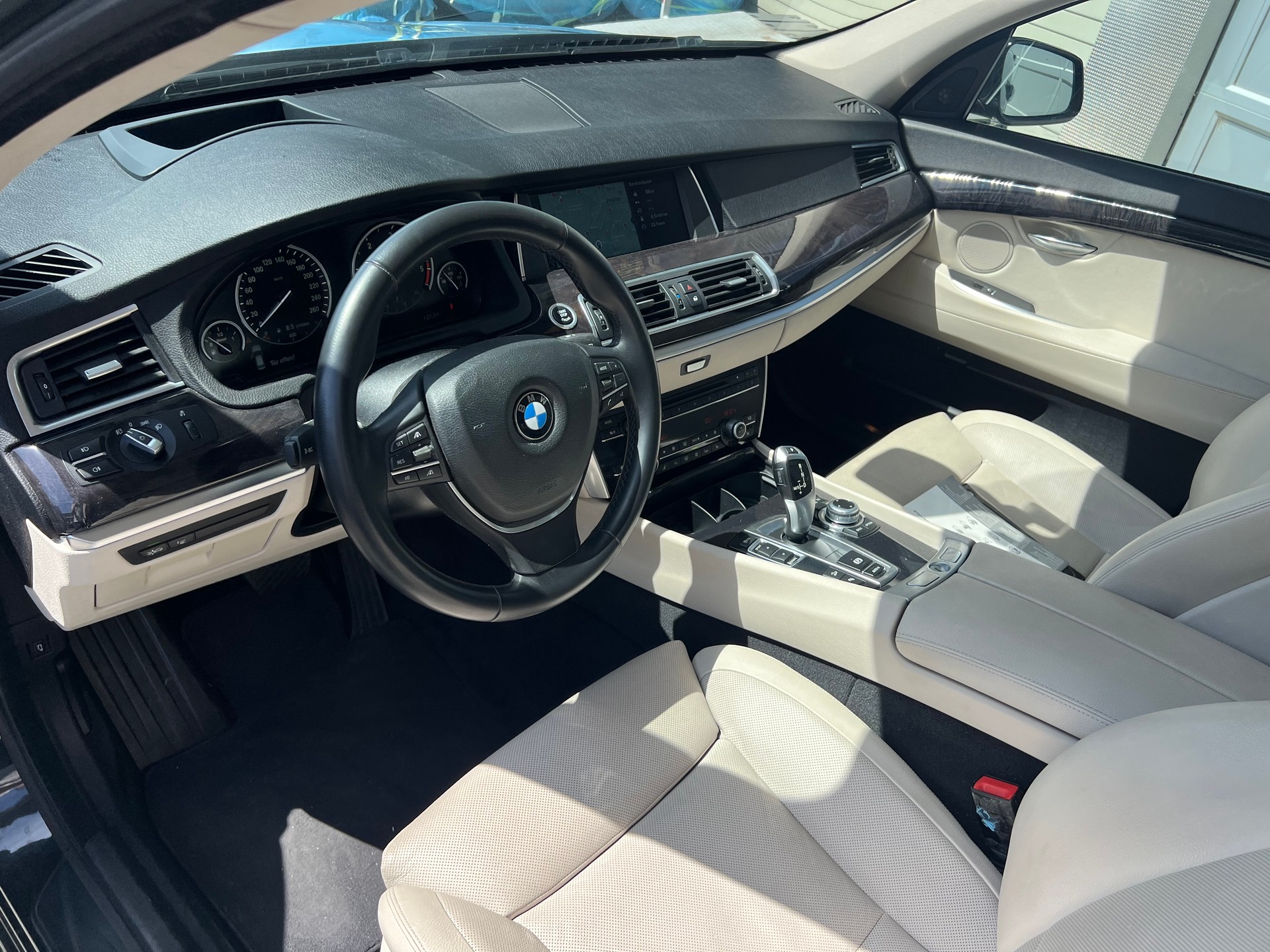 BMW 530d xDrive GT Steptronic *** Navigation * Standheizung * Leder * Sitzbelüftung * Head -Up Display * 8 fachbereift ***-image-11
