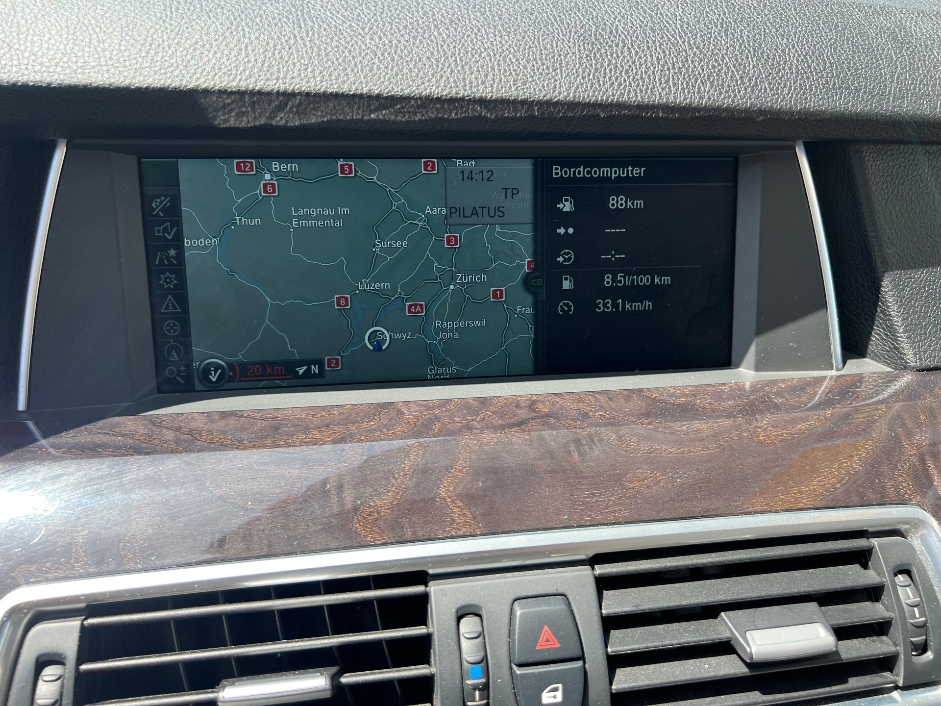 BMW 530d xDrive GT Steptronic *** Navigation * Standheizung * Leder * Sitzbelüftung * Head -Up Display * 8 fachbereift ***-image-18