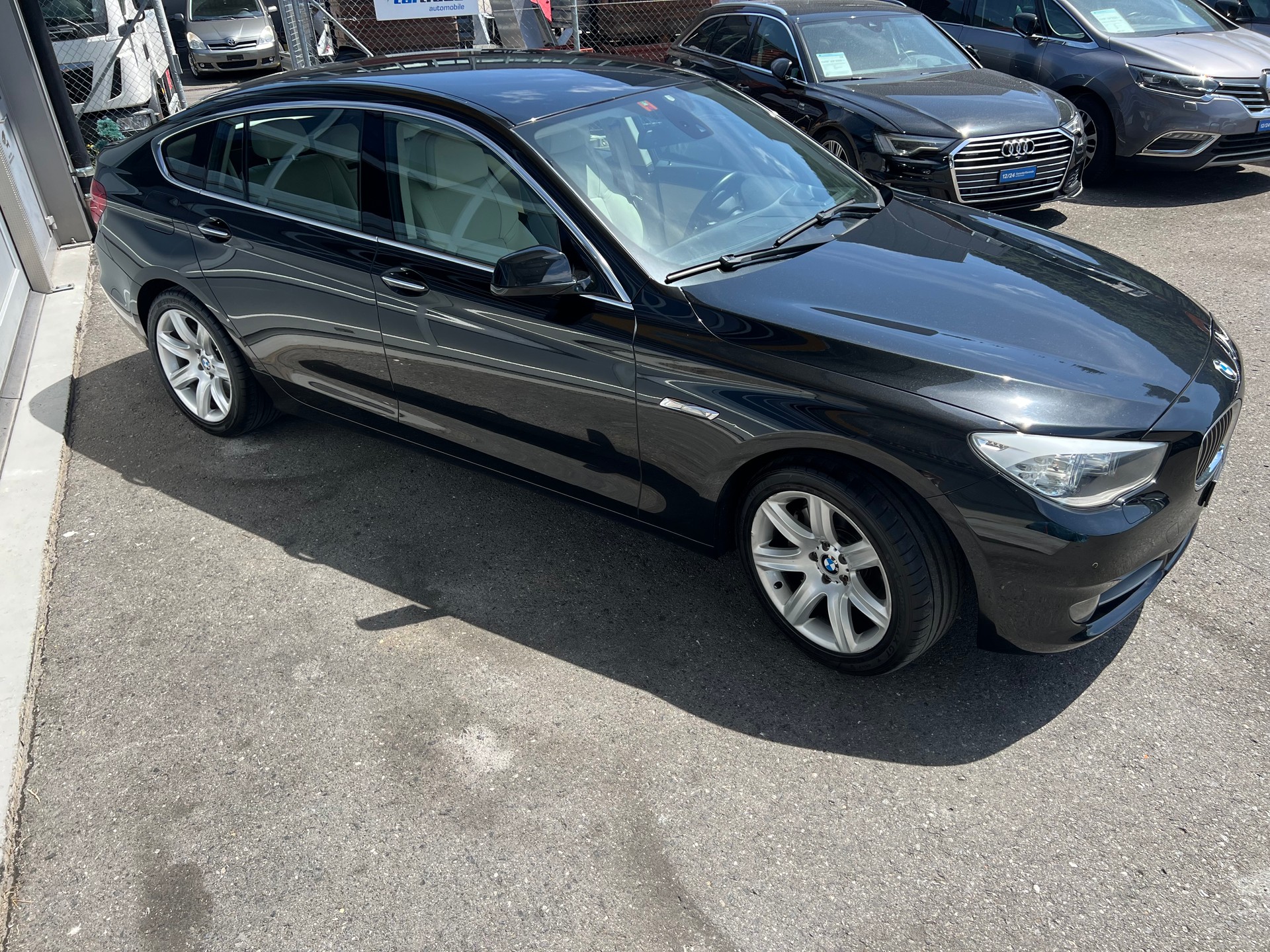 BMW 530d xDrive GT Steptronic *** Navigation * Standheizung * Leder * Sitzbelüftung * Head -Up Display * 8 fachbereift ***-image-5