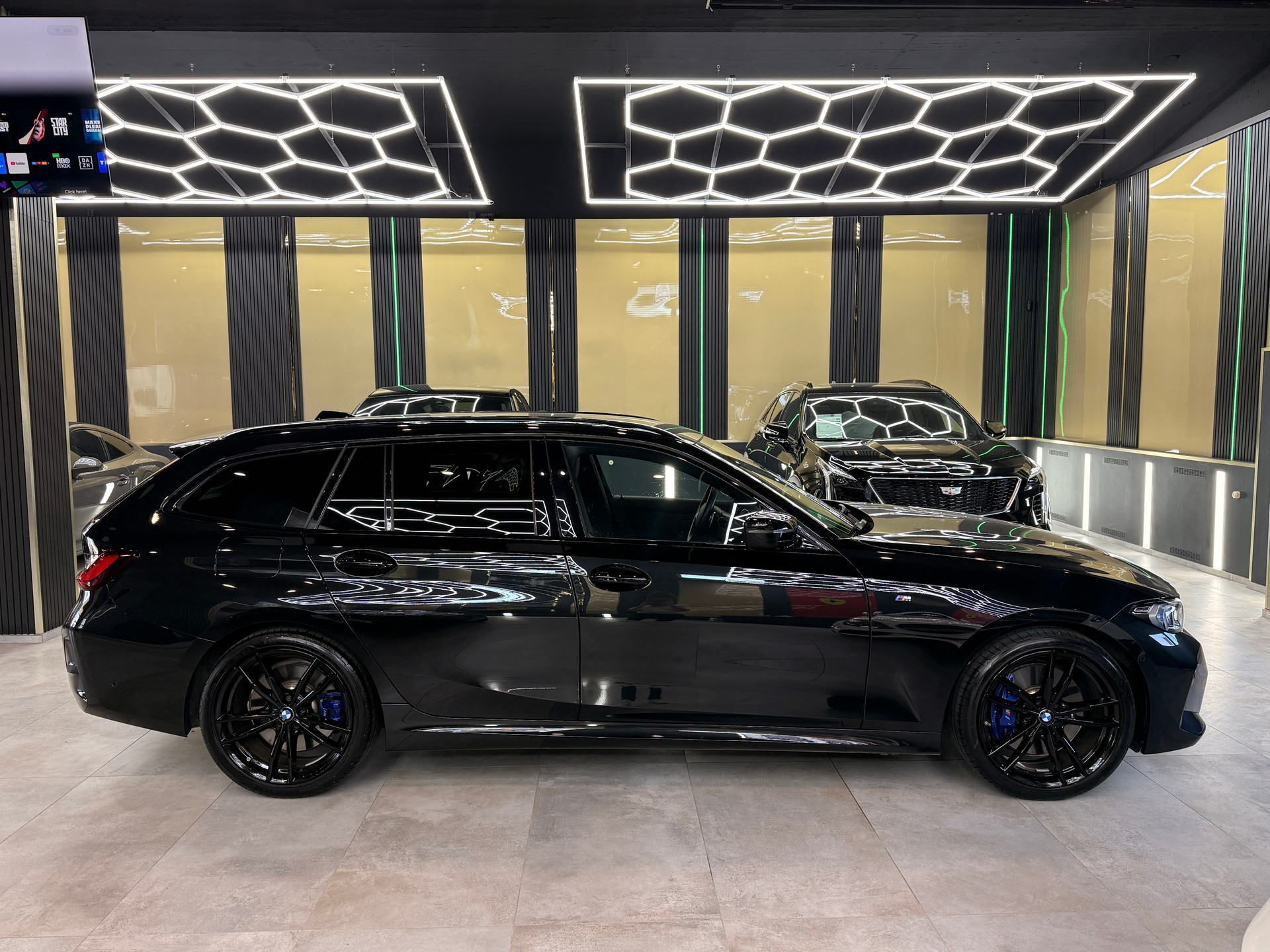 BMW 320d xDrive 48V Touring Steptronic M Sport-showroom-element-3