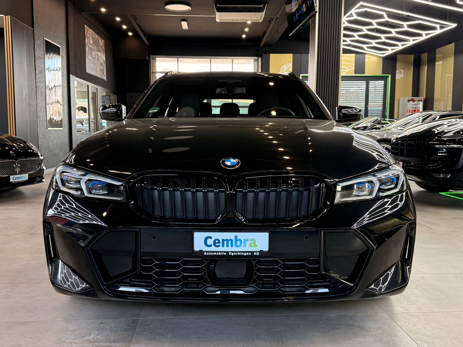 BMW 320d xDrive 48V Touring Steptronic M Sport-showroom-element-1