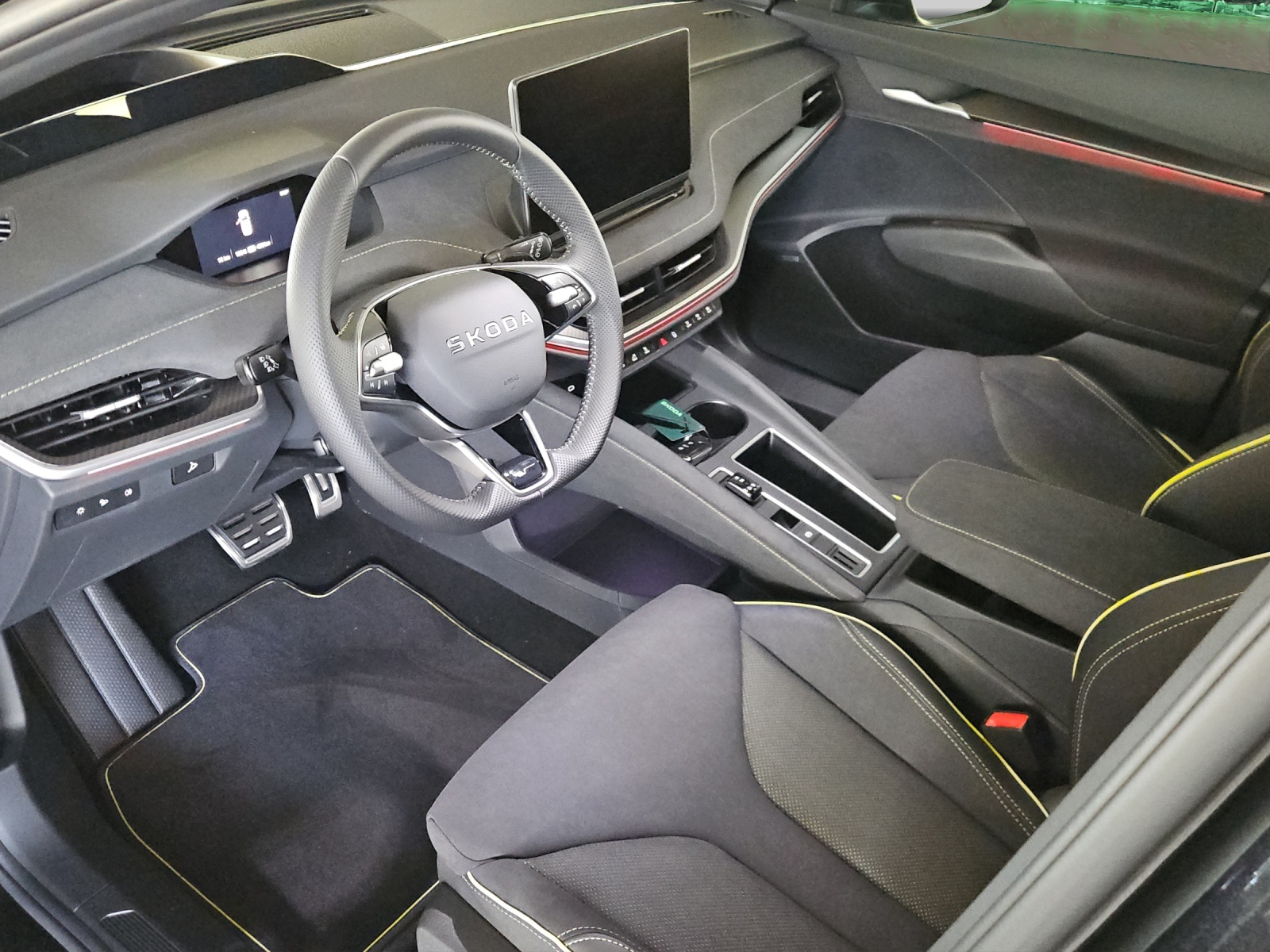 SKODA Enyaq 4x4 RS-image-5