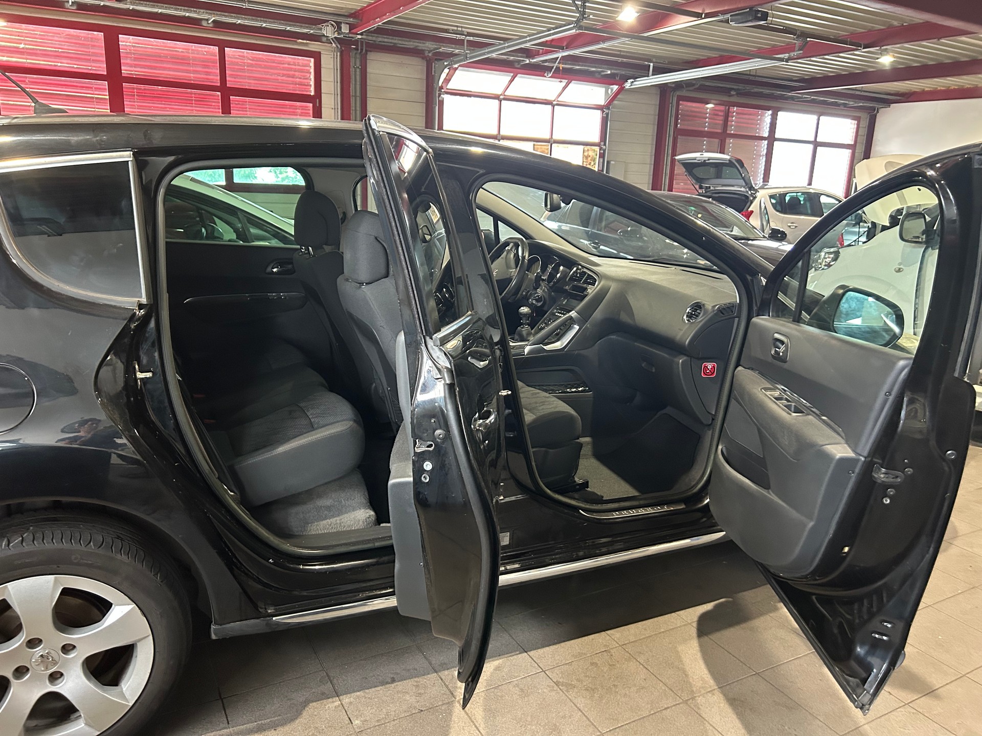 PEUGEOT 3008 1.6 MFK und frisch Service-image-7