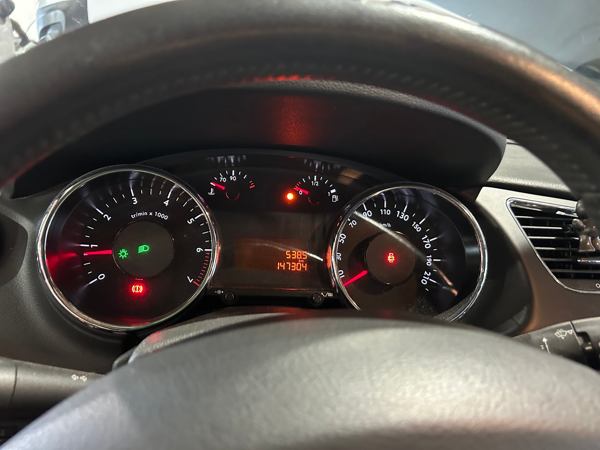 PEUGEOT 3008 1.6 MFK und frisch Service-image-9