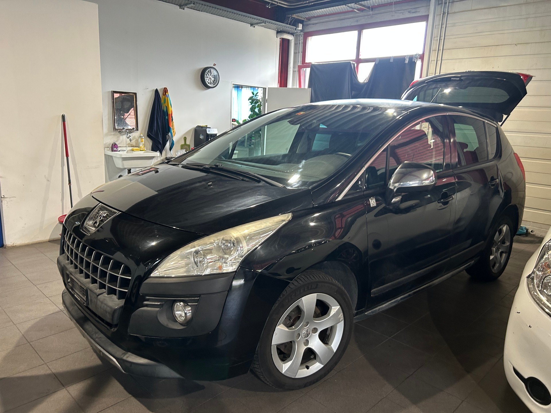 PEUGEOT 3008 1.6 MFK und frisch Service