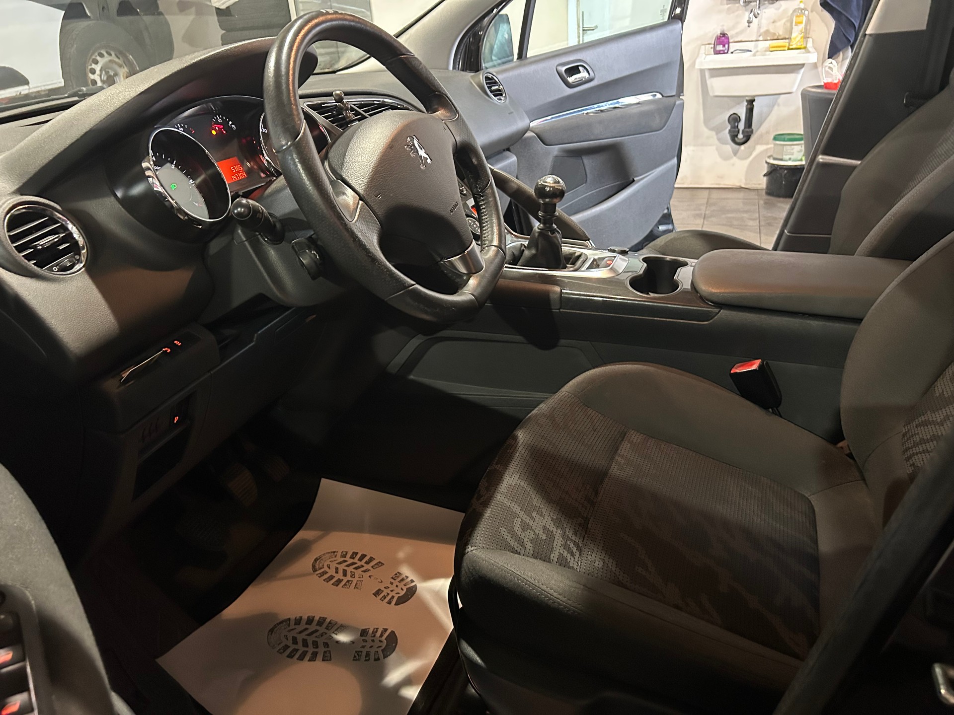 PEUGEOT 3008 1.6 MFK und frisch Service-image-11