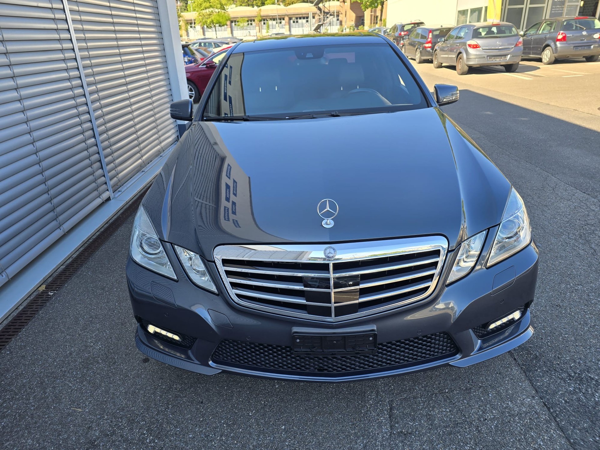 MERCEDES-BENZ E 350 CGI BlueEfficiency 7G-Tronic-showroom-element-1