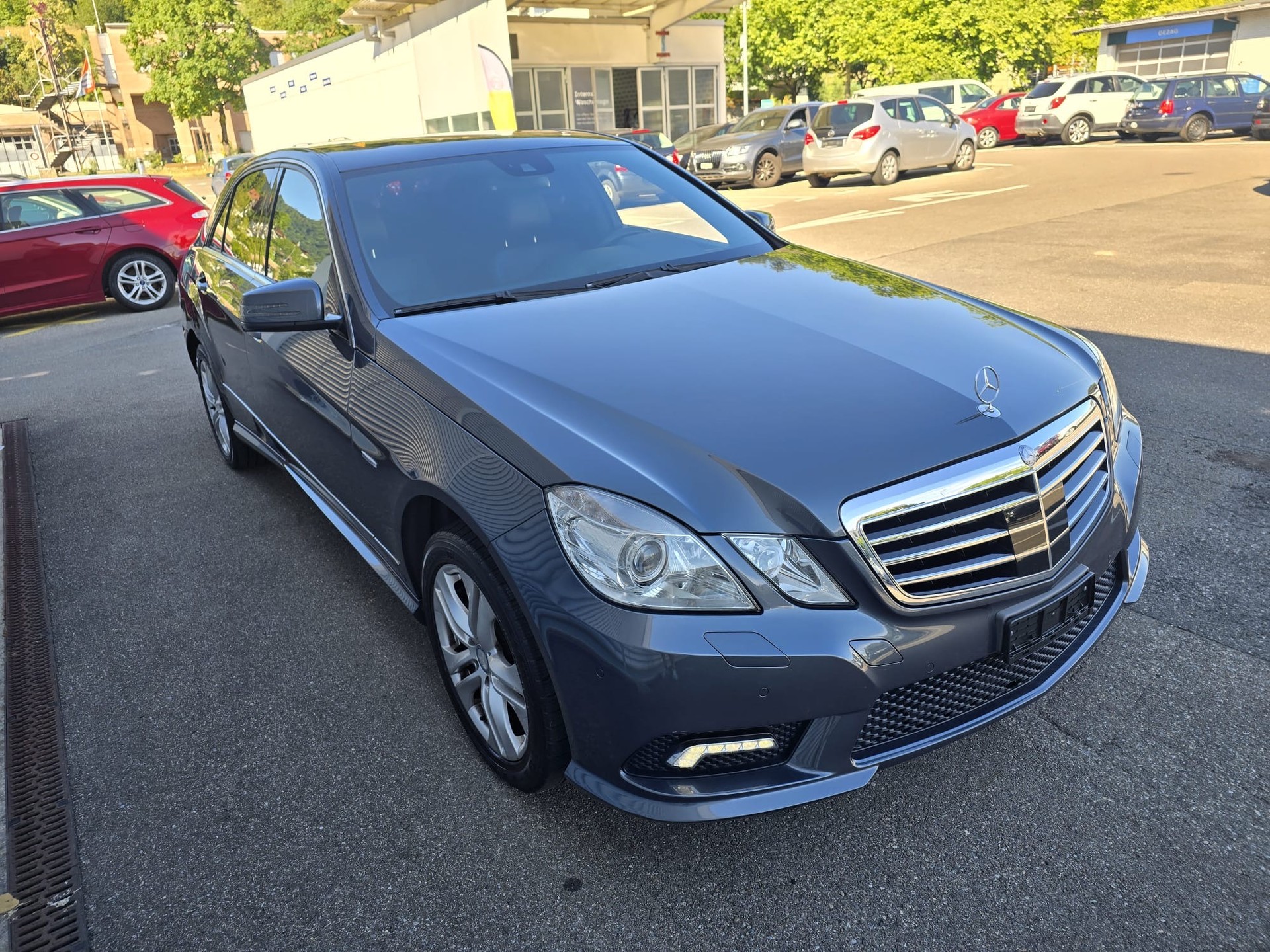 MERCEDES-BENZ E 350 CGI BlueEfficiency 7G-Tronic-showroom-element-2