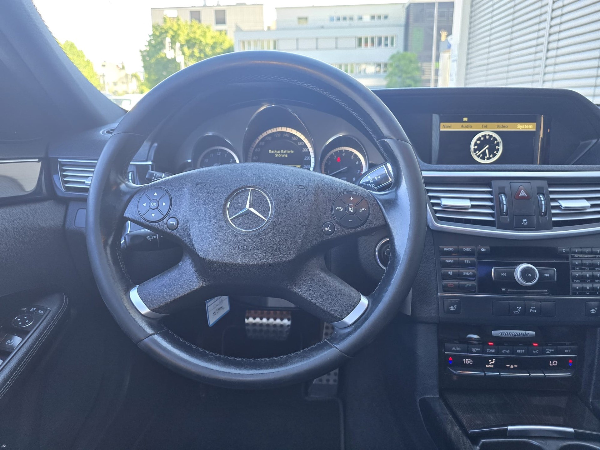 MERCEDES-BENZ E 350 CGI BlueEfficiency 7G-Tronic-image-15