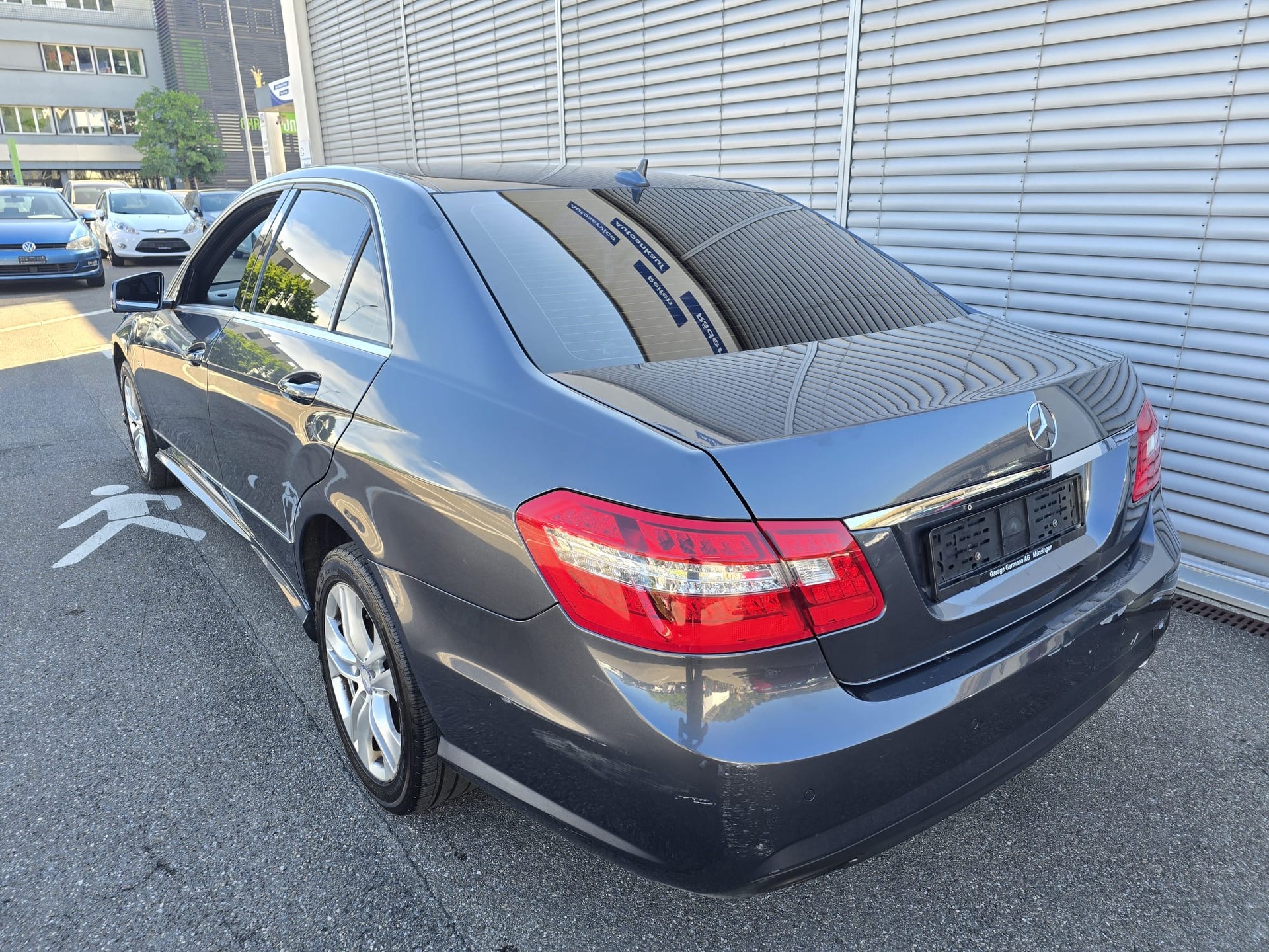 MERCEDES-BENZ E 350 CGI BlueEfficiency 7G-Tronic-showroom-element-3