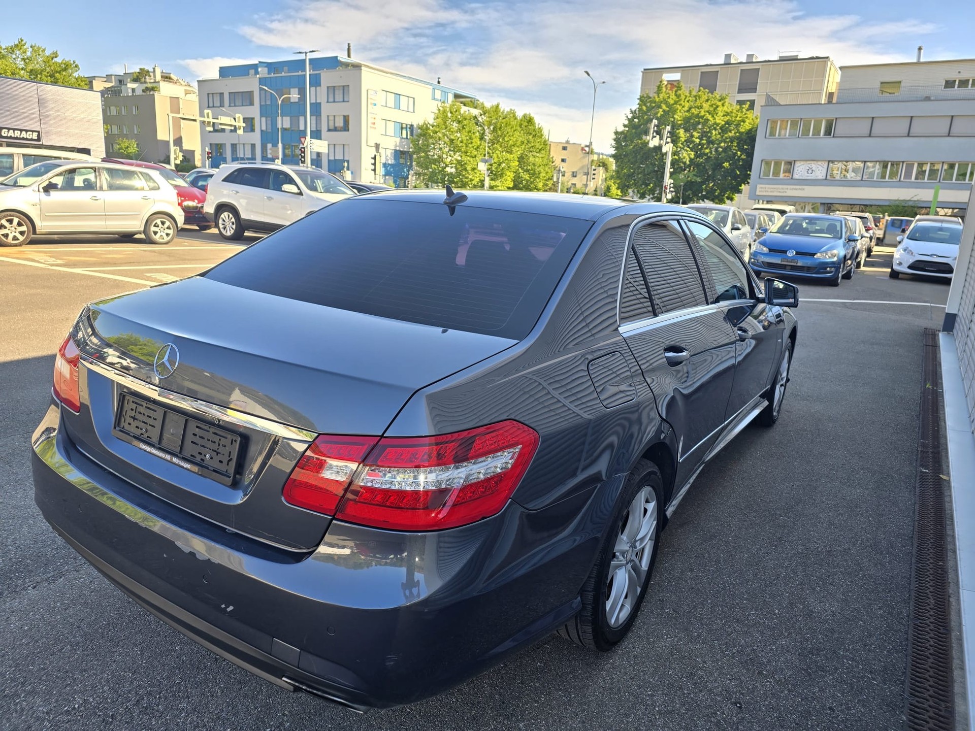 MERCEDES-BENZ E 350 CGI BlueEfficiency 7G-Tronic-image-5
