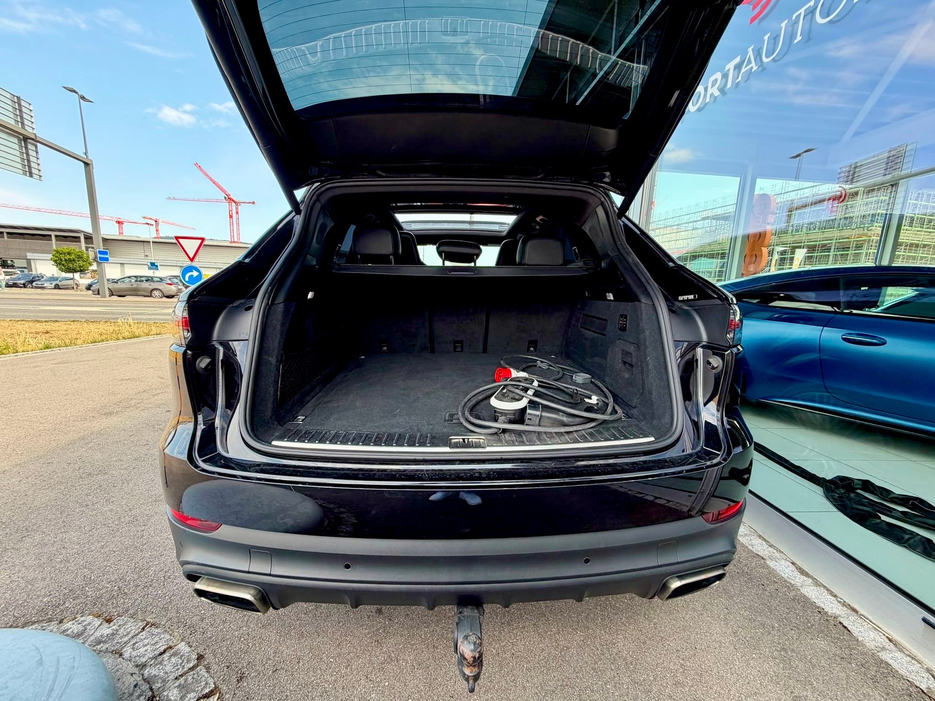 PORSCHE Cayenne E-Hybrid-image-10