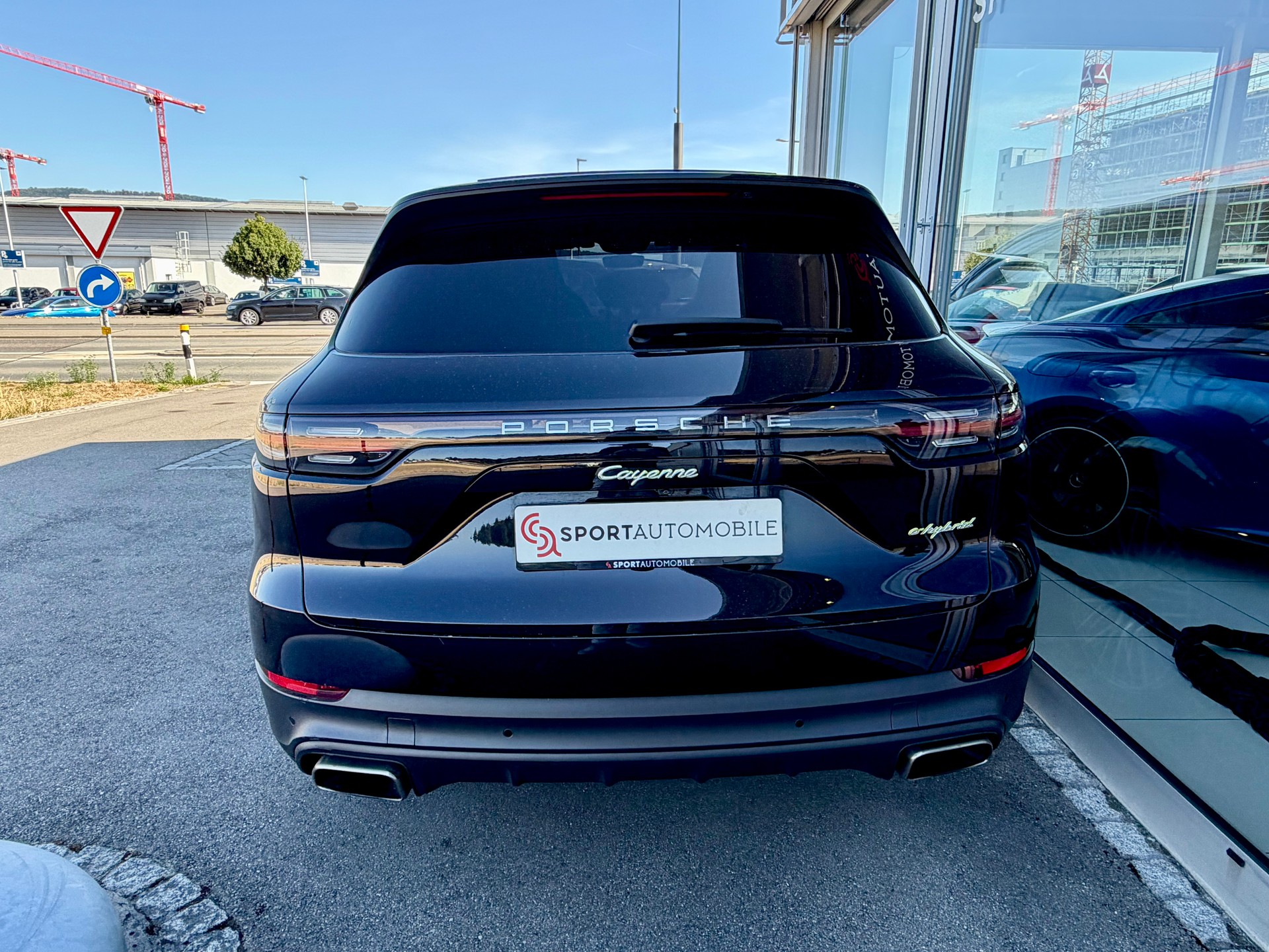 PORSCHE Cayenne E-Hybrid-image-9