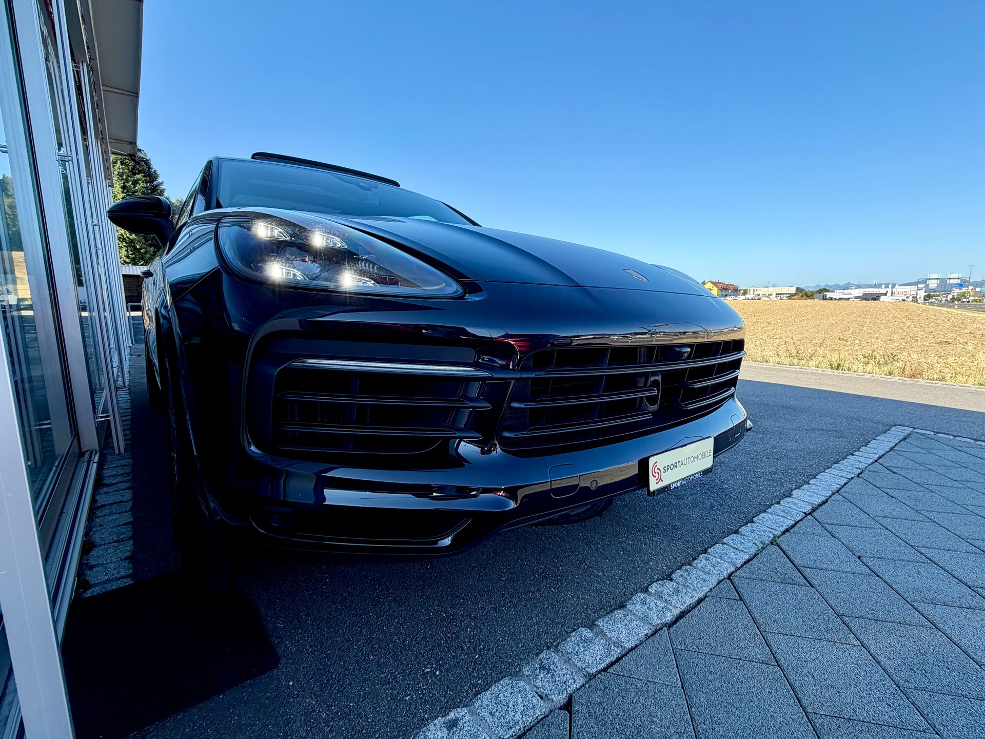 PORSCHE Cayenne E-Hybrid-image-4