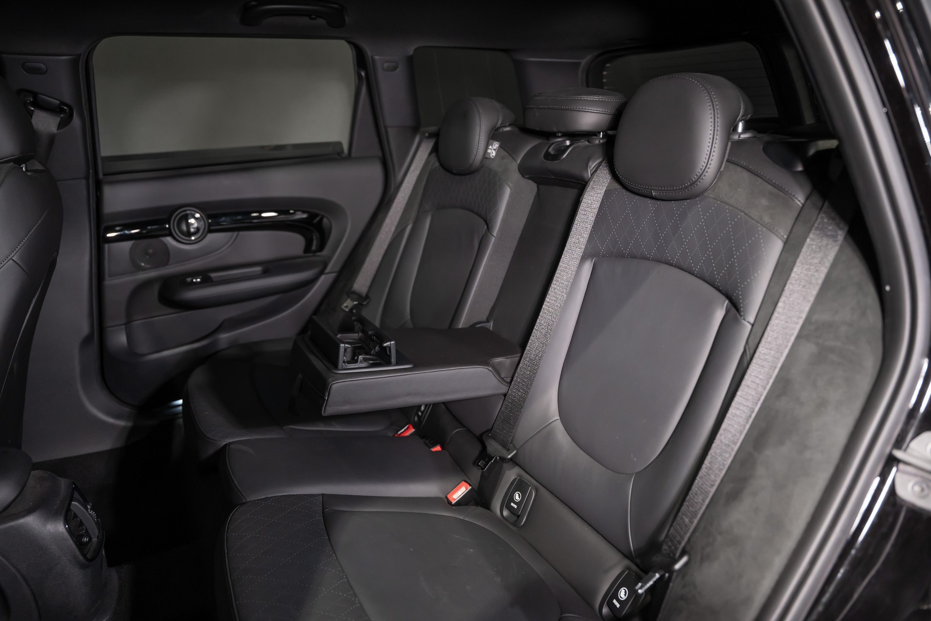 MINI Clubman F54 2.0i John Cooper Works ALL4-image-17