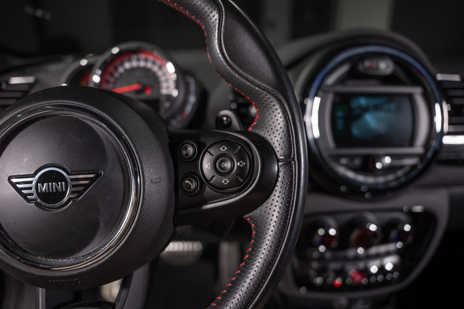 MINI Clubman F54 2.0i John Cooper Works ALL4-image-21