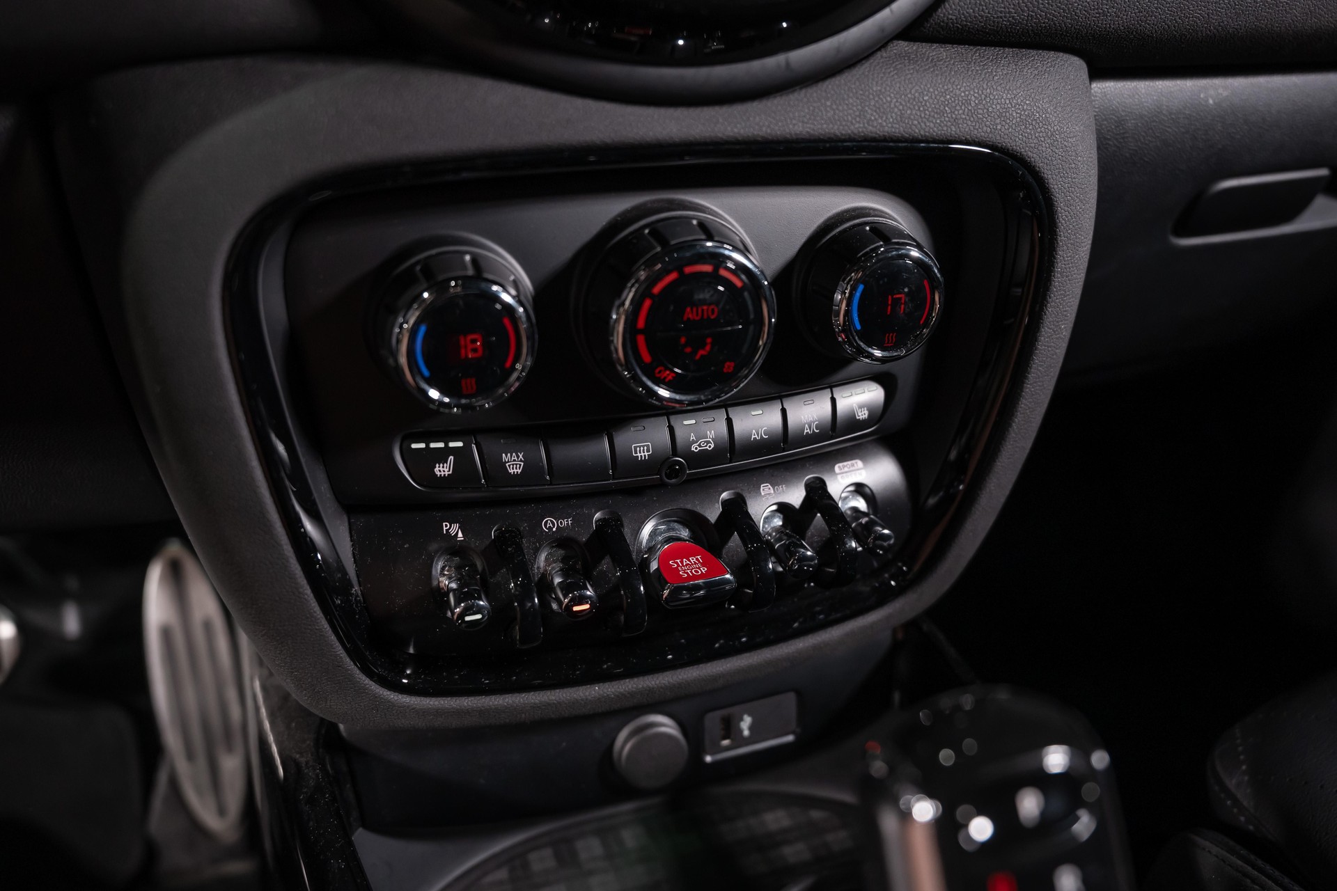 MINI Clubman F54 2.0i John Cooper Works ALL4-image-24