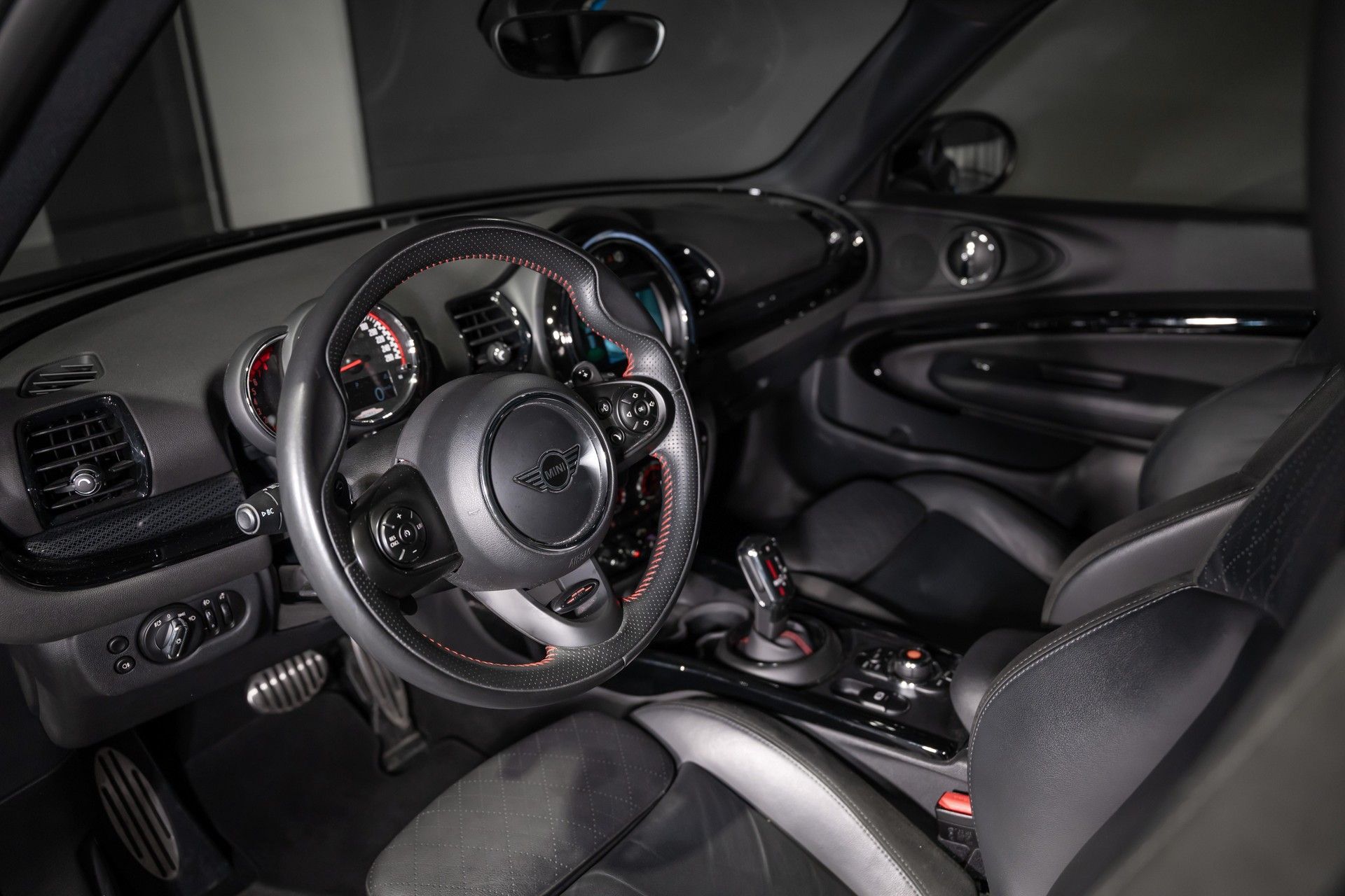 MINI Clubman F54 2.0i John Cooper Works ALL4-image-12