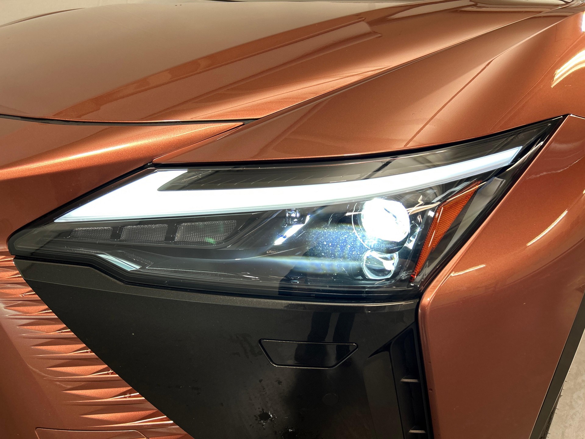 LEXUS RZ 450e Excellence-image-16