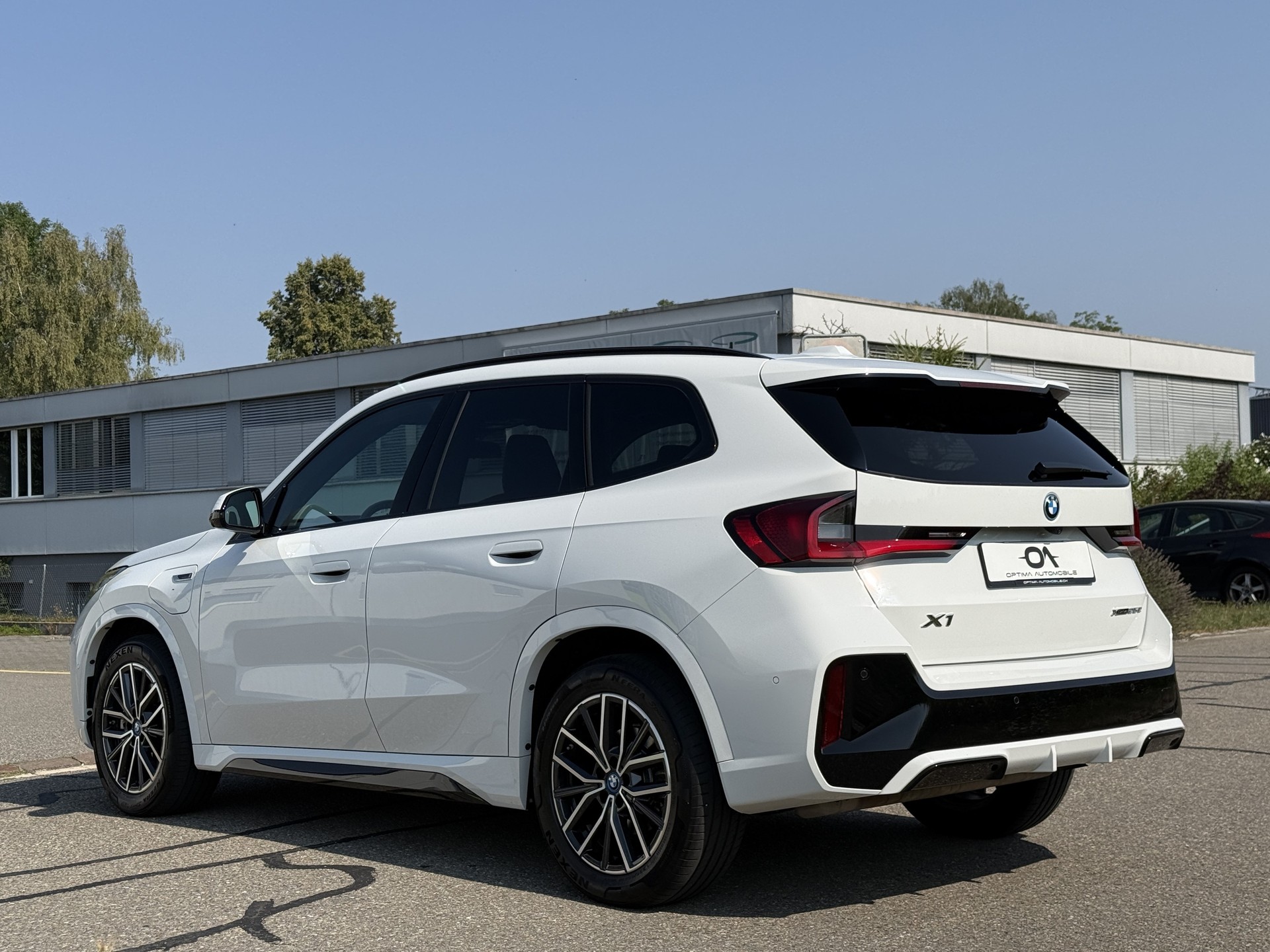 BMW X1 xDrive 25e M-SPORT - *1. HAND CH-FZ.* - *TOP-AUSSTATTUNG* - *GRATIS-SERVICE & WERKSGARANTIE* - *8-FACH ALU*-showroom-element-3