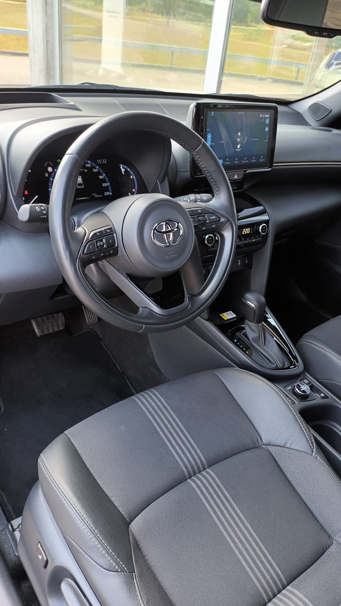 TOYOTA Yaris Cross 1.5 Adventure e-CVT AWDi-image-8