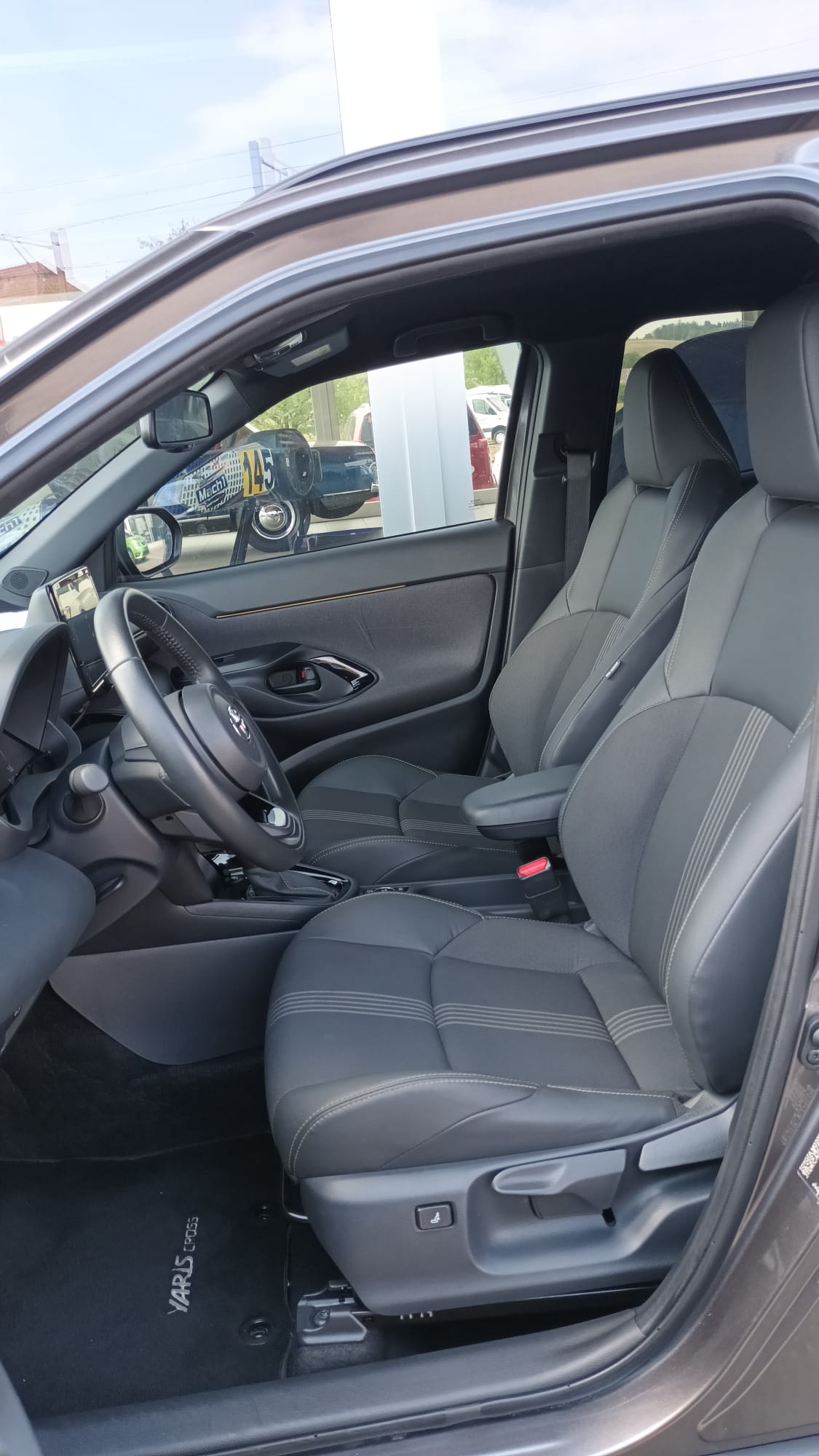 TOYOTA Yaris Cross 1.5 Adventure e-CVT AWDi-image-12